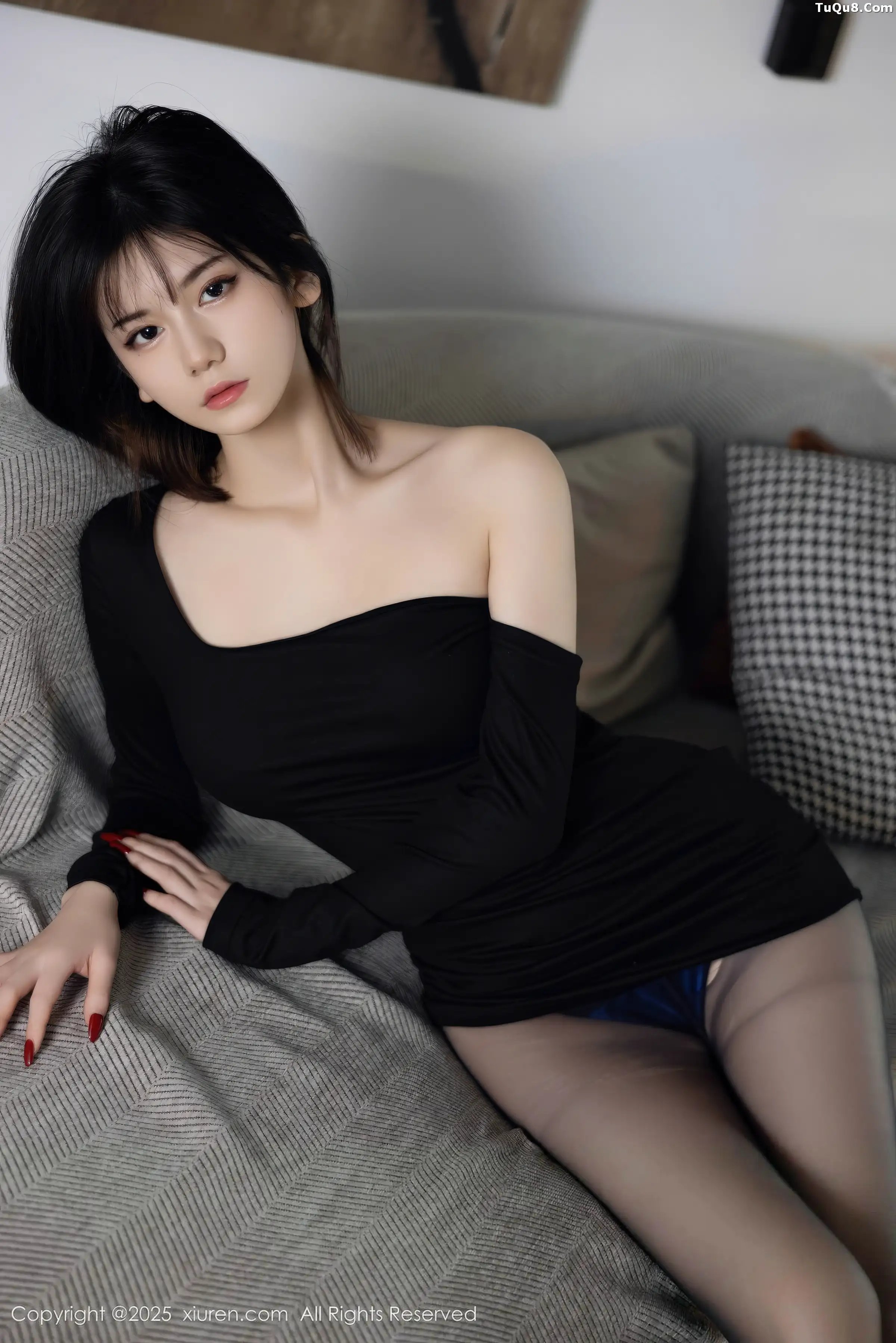 凌七七性感黑色连衣短裙配超薄黑丝秀曼妙身材迷人绝美写真 第 18 张