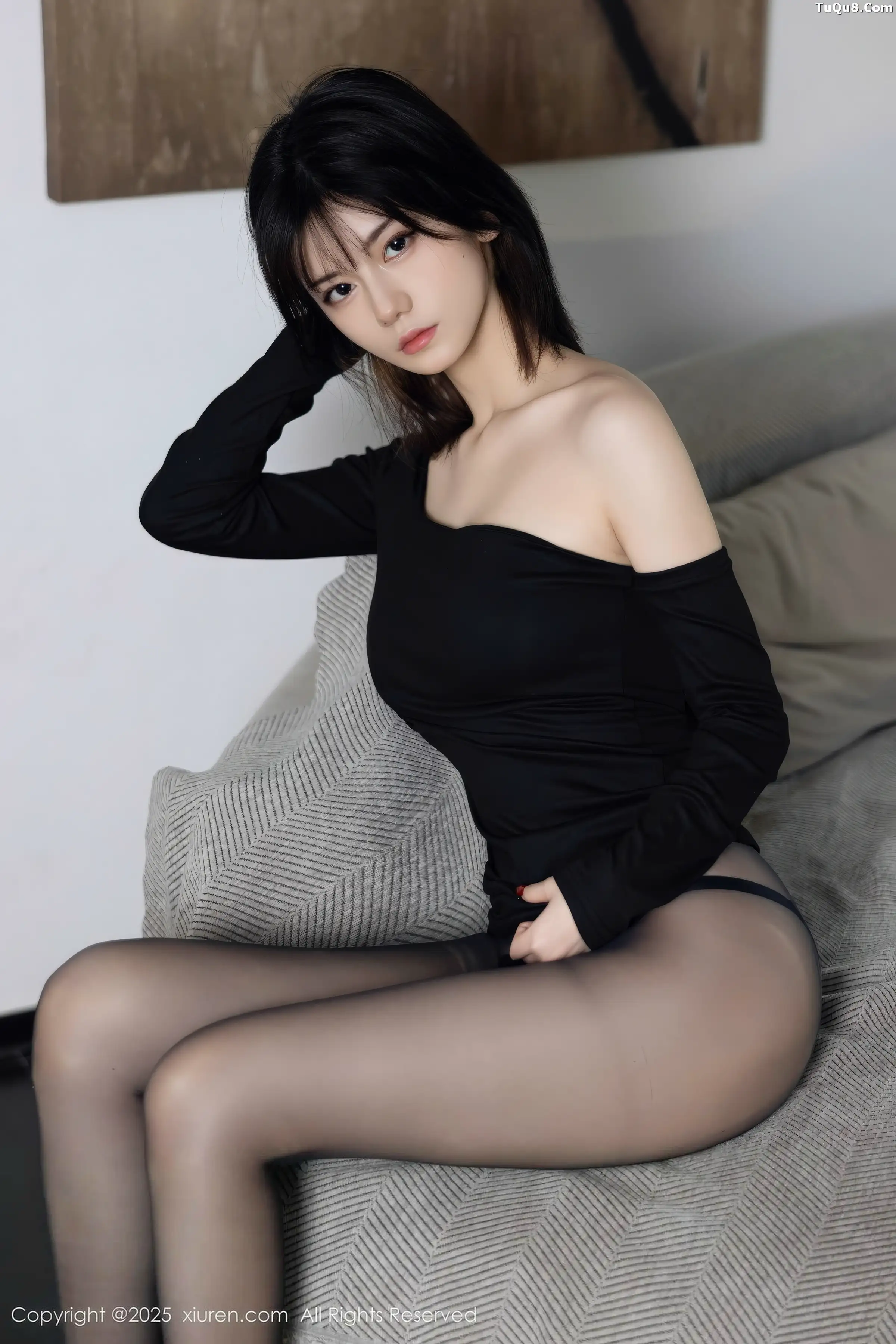 凌七七性感黑色连衣短裙配超薄黑丝秀曼妙身材迷人绝美写真 第 20 张