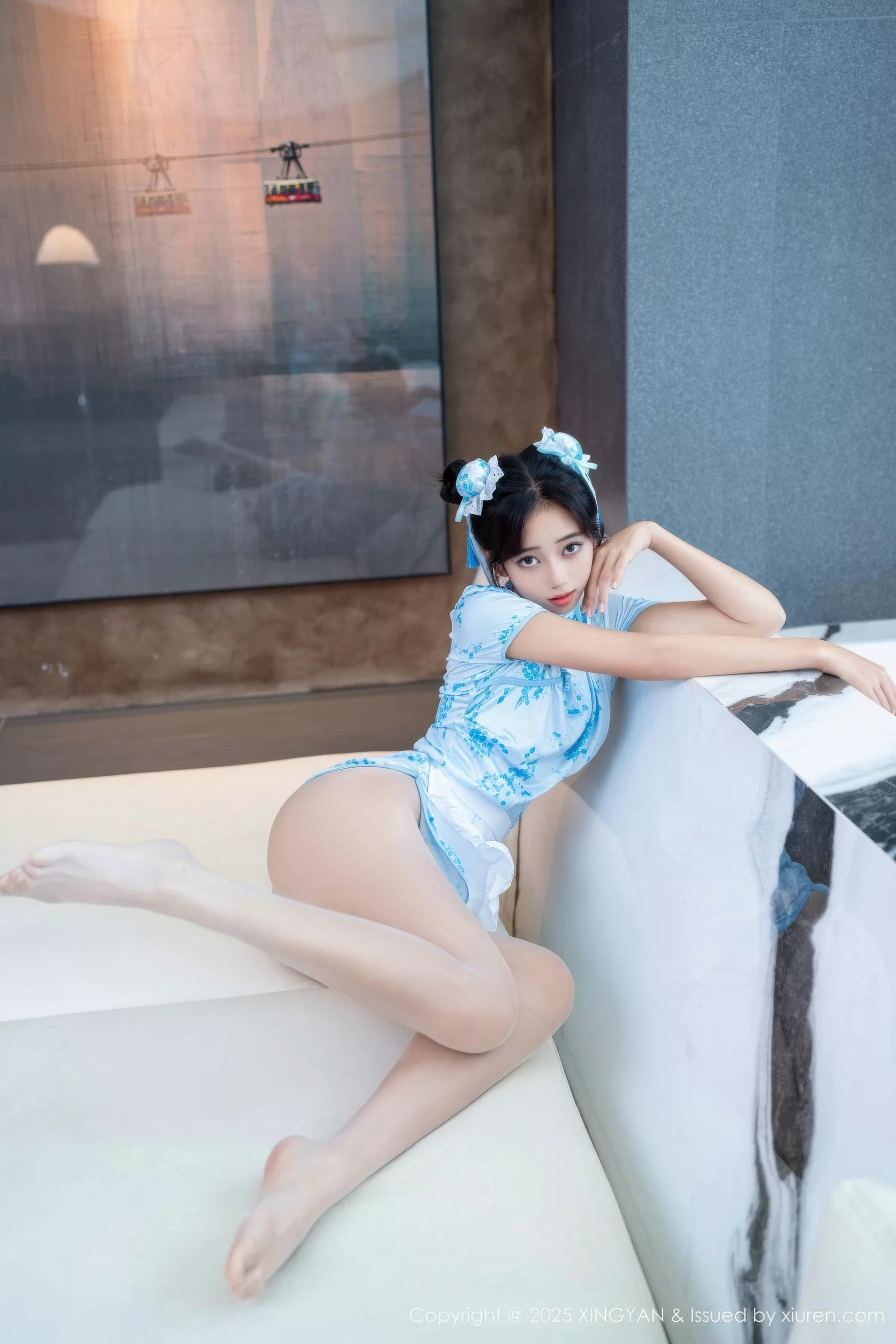 时安安性感蓝色短旗袍配白色丝袜秀柔美身材撩人绝美写真 第 31 张