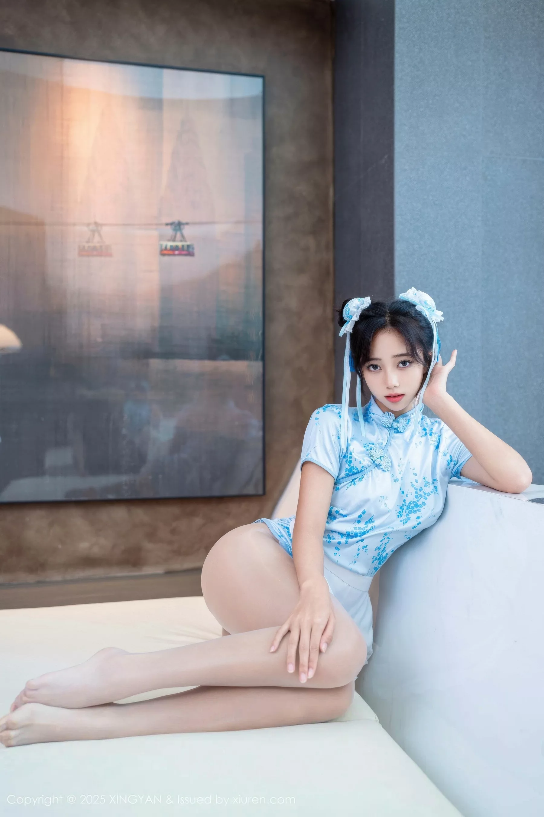 时安安性感蓝色短旗袍配白色丝袜秀柔美身材撩人绝美写真 第 35 张