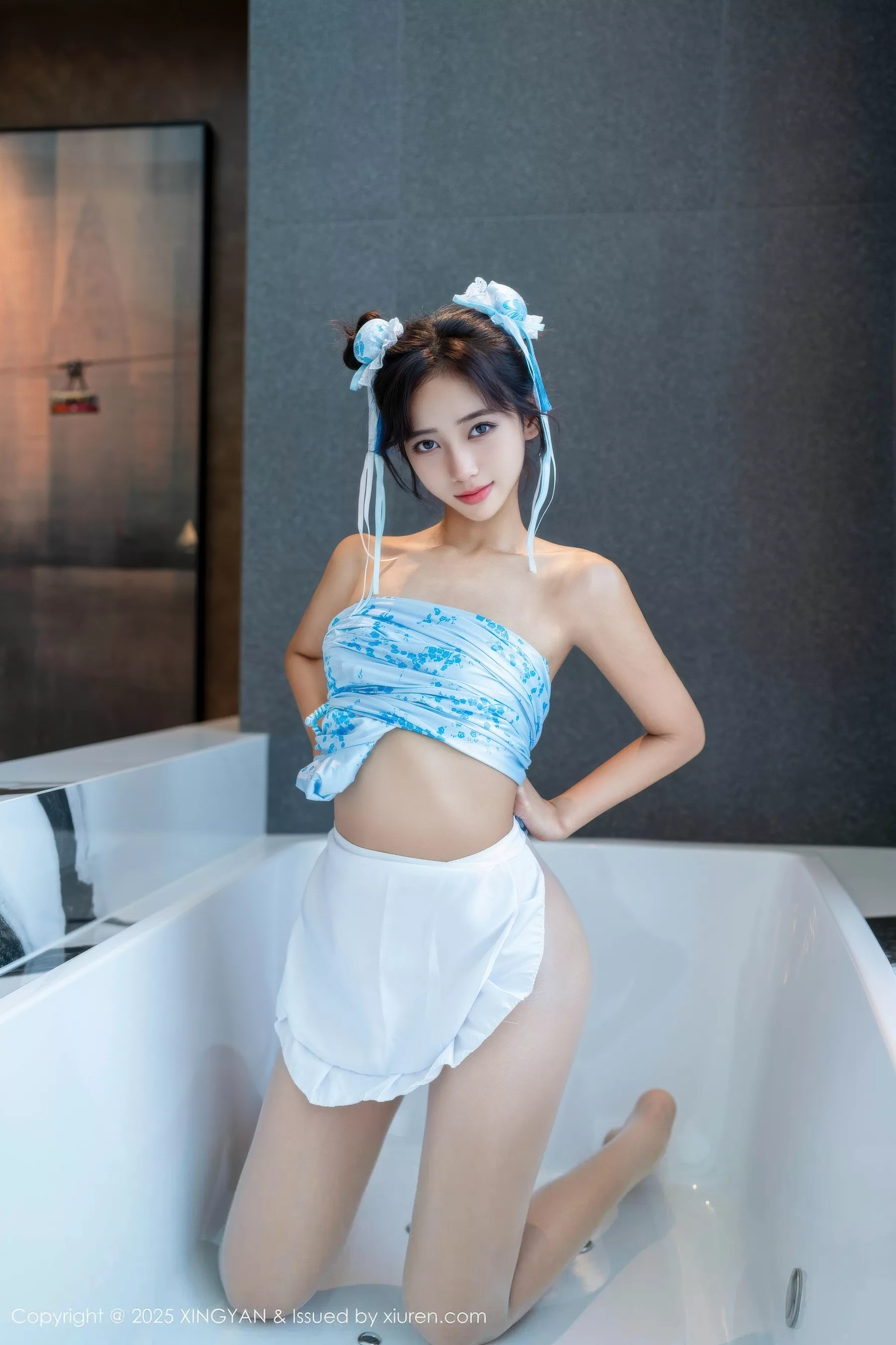 时安安性感蓝色短旗袍配白色丝袜秀柔美身材撩人绝美写真 第 70 张