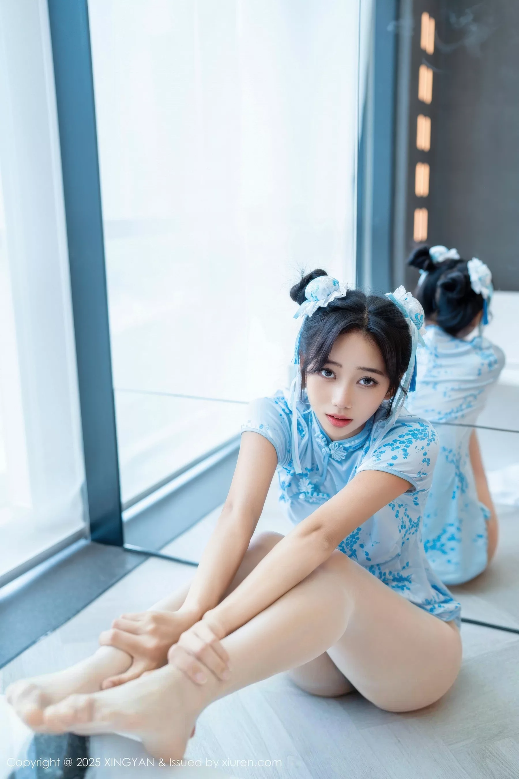 时安安性感蓝色短旗袍配白色丝袜秀柔美身材撩人绝美写真 第 90 张