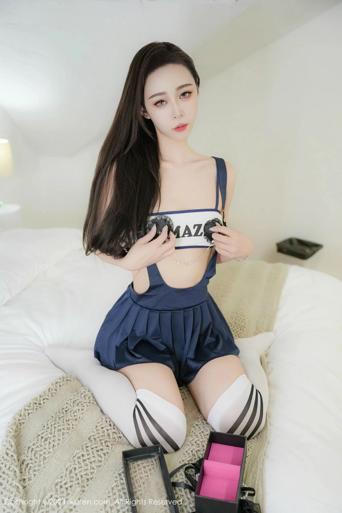 糖糖❤私感黑色蕾丝情趣内衣配白色丝袜秀惹火身材绝美写真 第 16 张