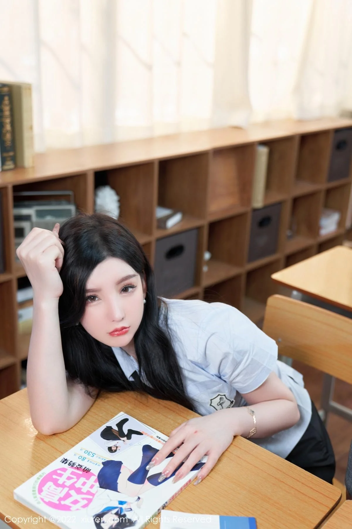 周于希Sally学妹装扮半脱露黑色蕾丝边内衣撩人绝美写真 第 16 张