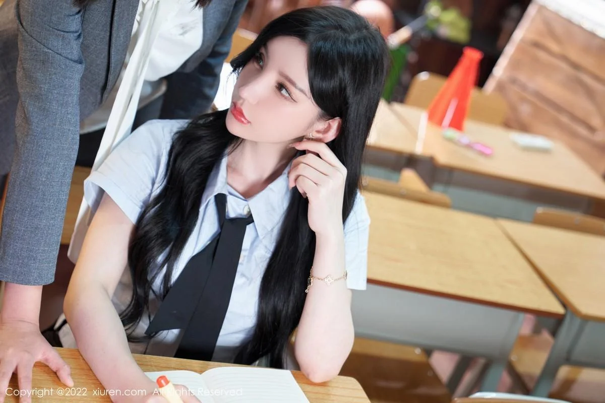 周于希Sally学妹装扮半脱露黑色蕾丝边内衣撩人绝美写真 第 23 张