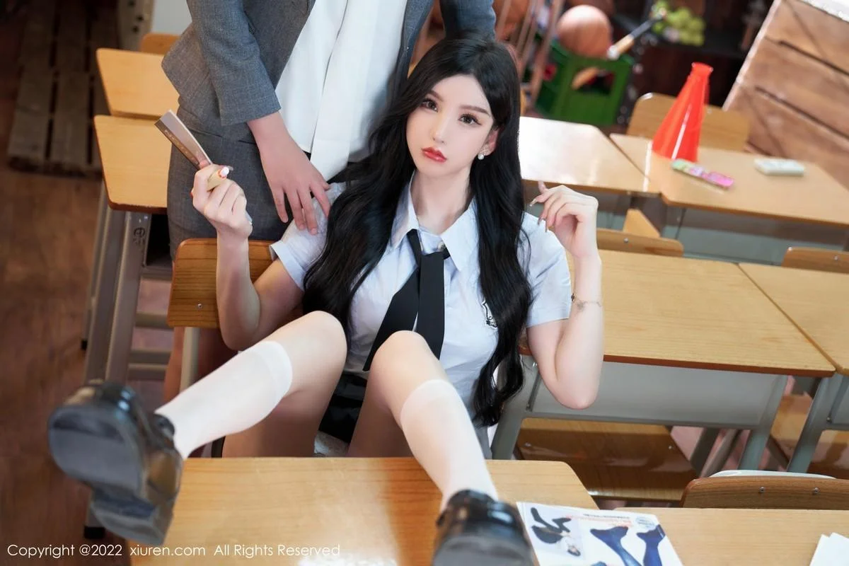 周于希Sally学妹装扮半脱露黑色蕾丝边内衣撩人绝美写真 第 28 张
