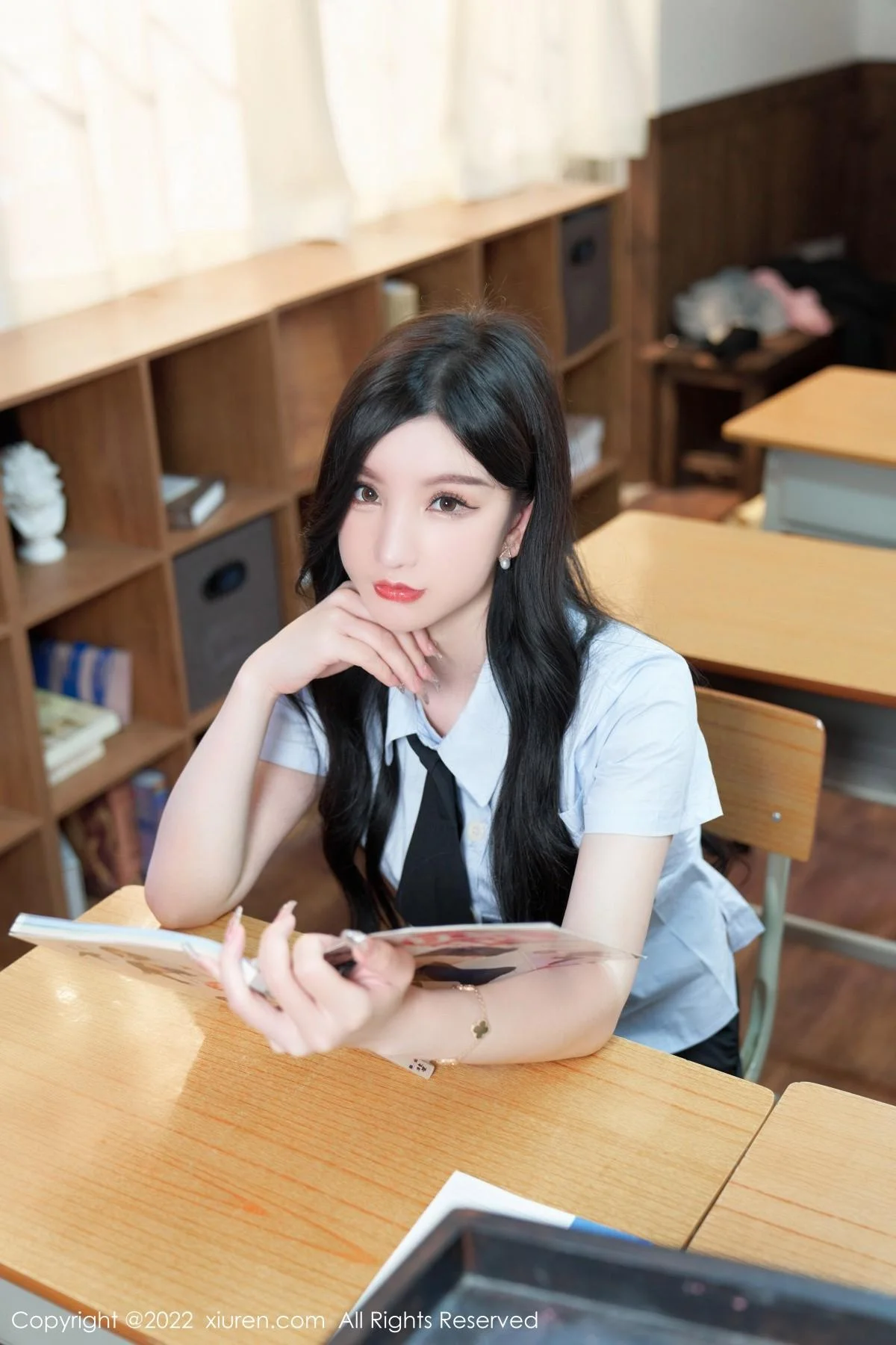 周于希Sally学妹装扮半脱露黑色蕾丝边内衣撩人绝美写真 第 7 张