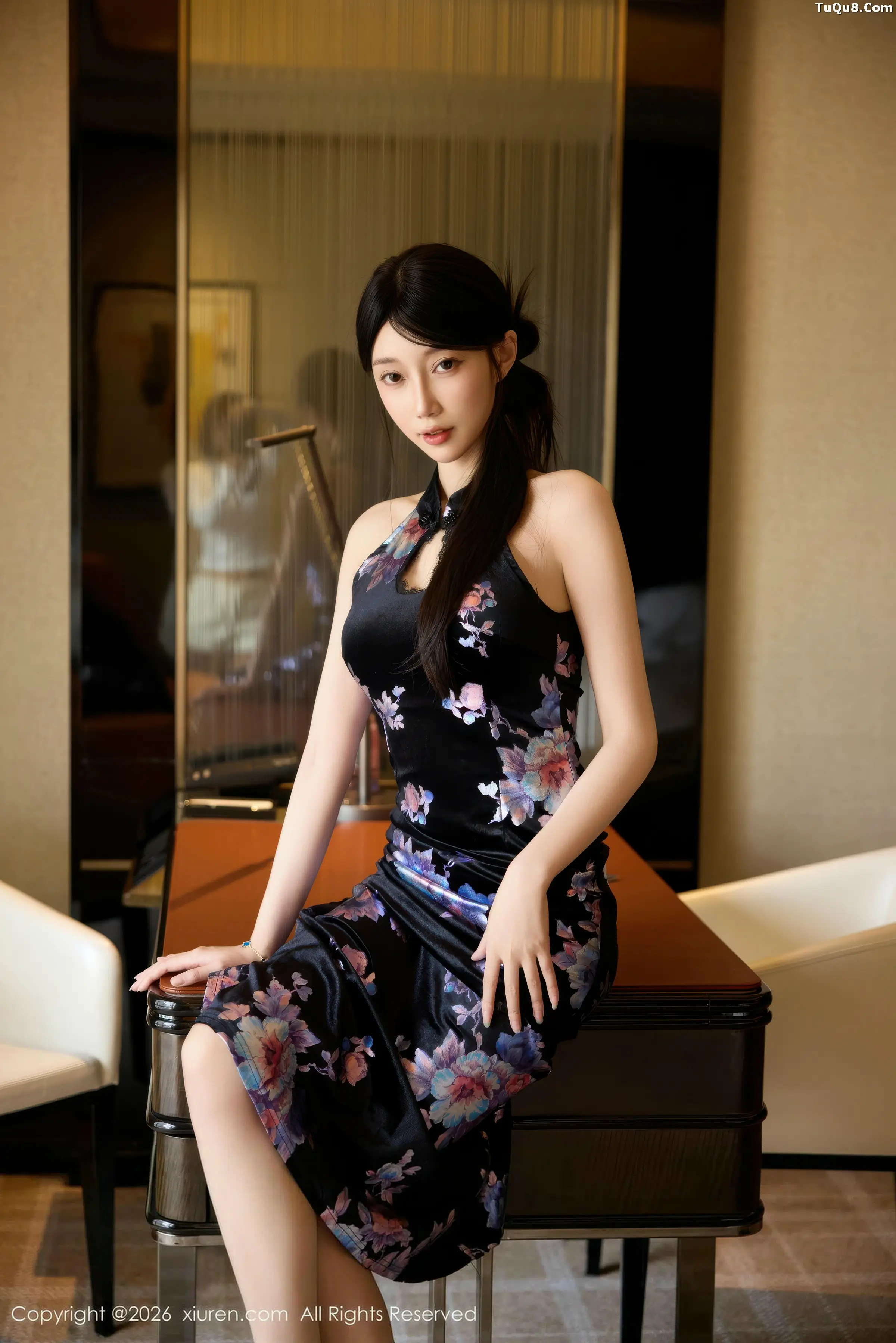 玥儿玥er性感深色旗袍配原色丝袜秀曼妙身姿迷人绝美写真 第 18 张