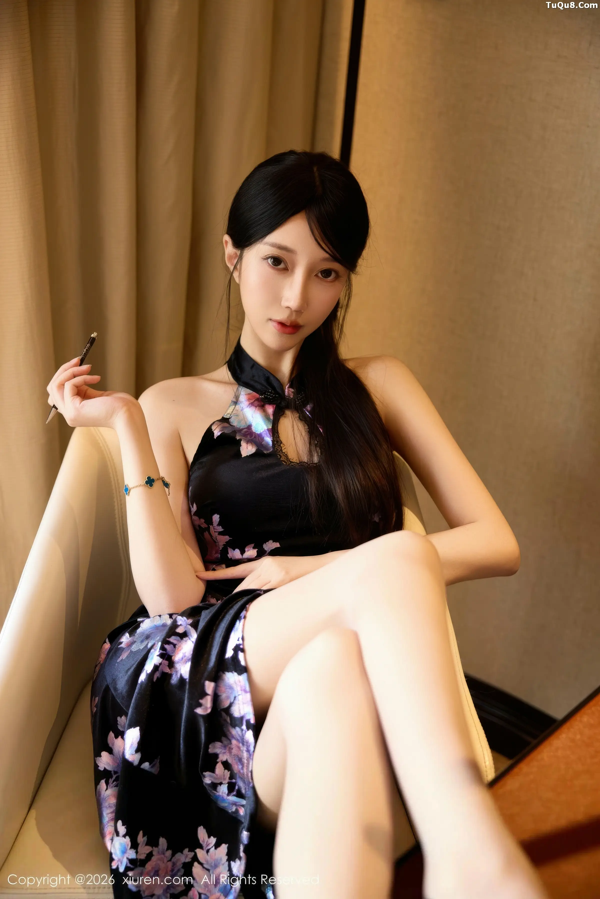 玥儿玥er性感深色旗袍配原色丝袜秀曼妙身姿迷人绝美写真 第 51 张