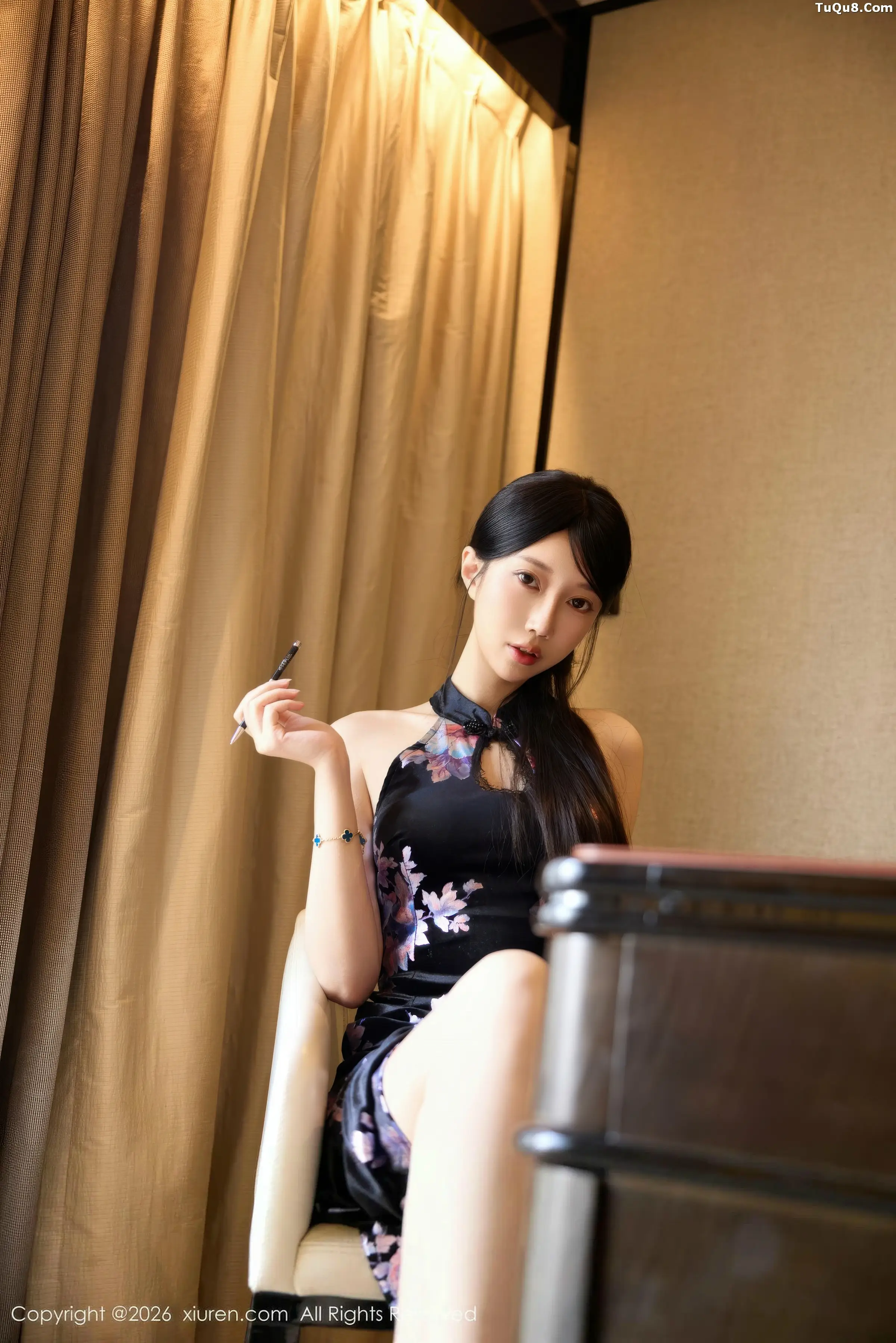 玥儿玥er性感深色旗袍配原色丝袜秀曼妙身姿迷人绝美写真 第 54 张