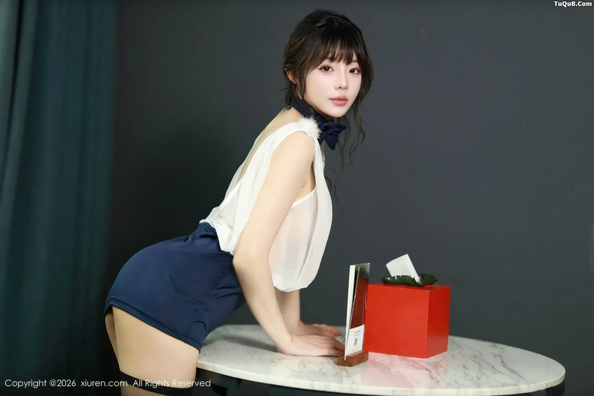 佘贝拉Bella性感薄纱上衣配黑短裙露超薄黑丝迷人绝美写真 第 16 张
