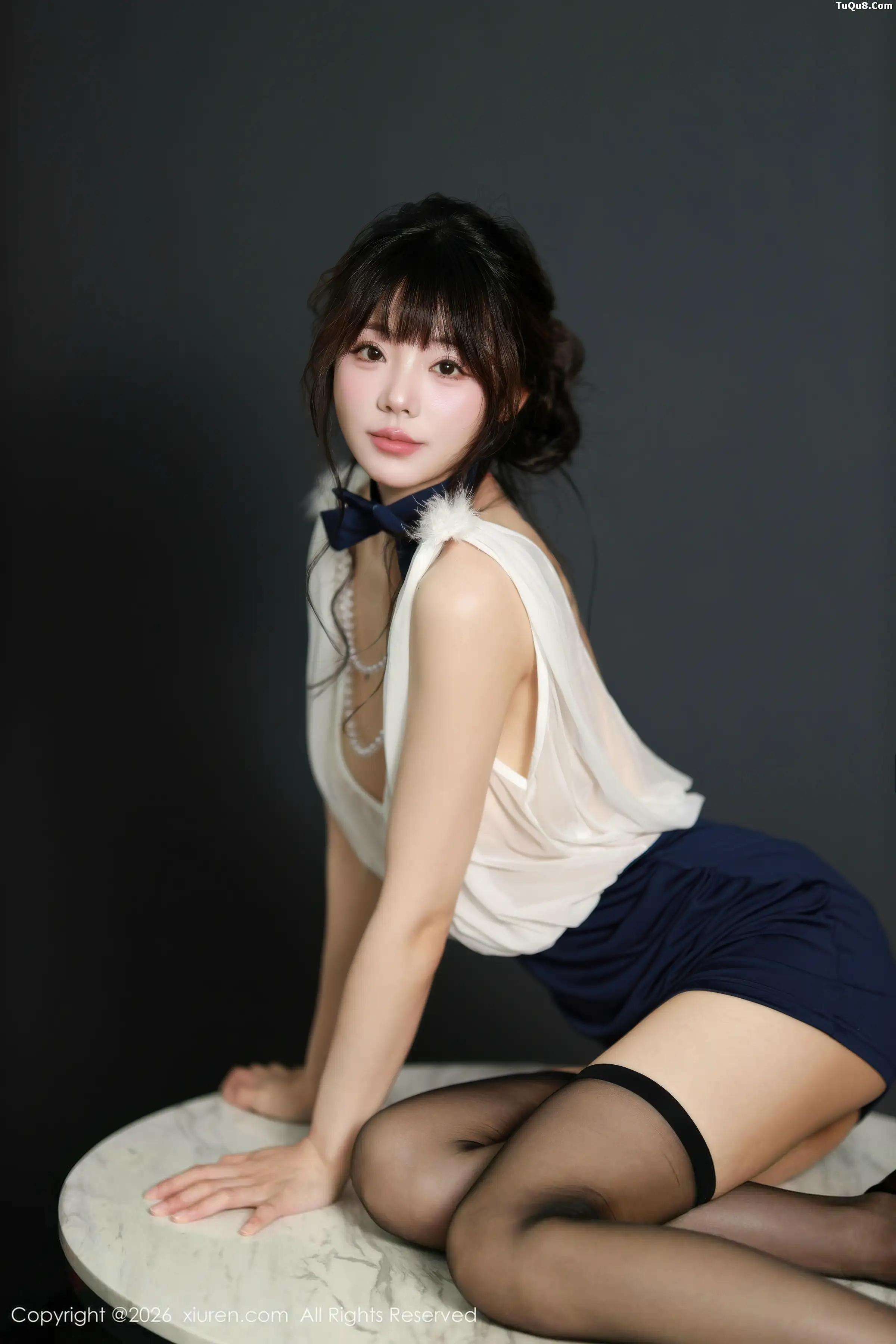 佘贝拉Bella性感薄纱上衣配黑短裙露超薄黑丝迷人绝美写真 第 23 张