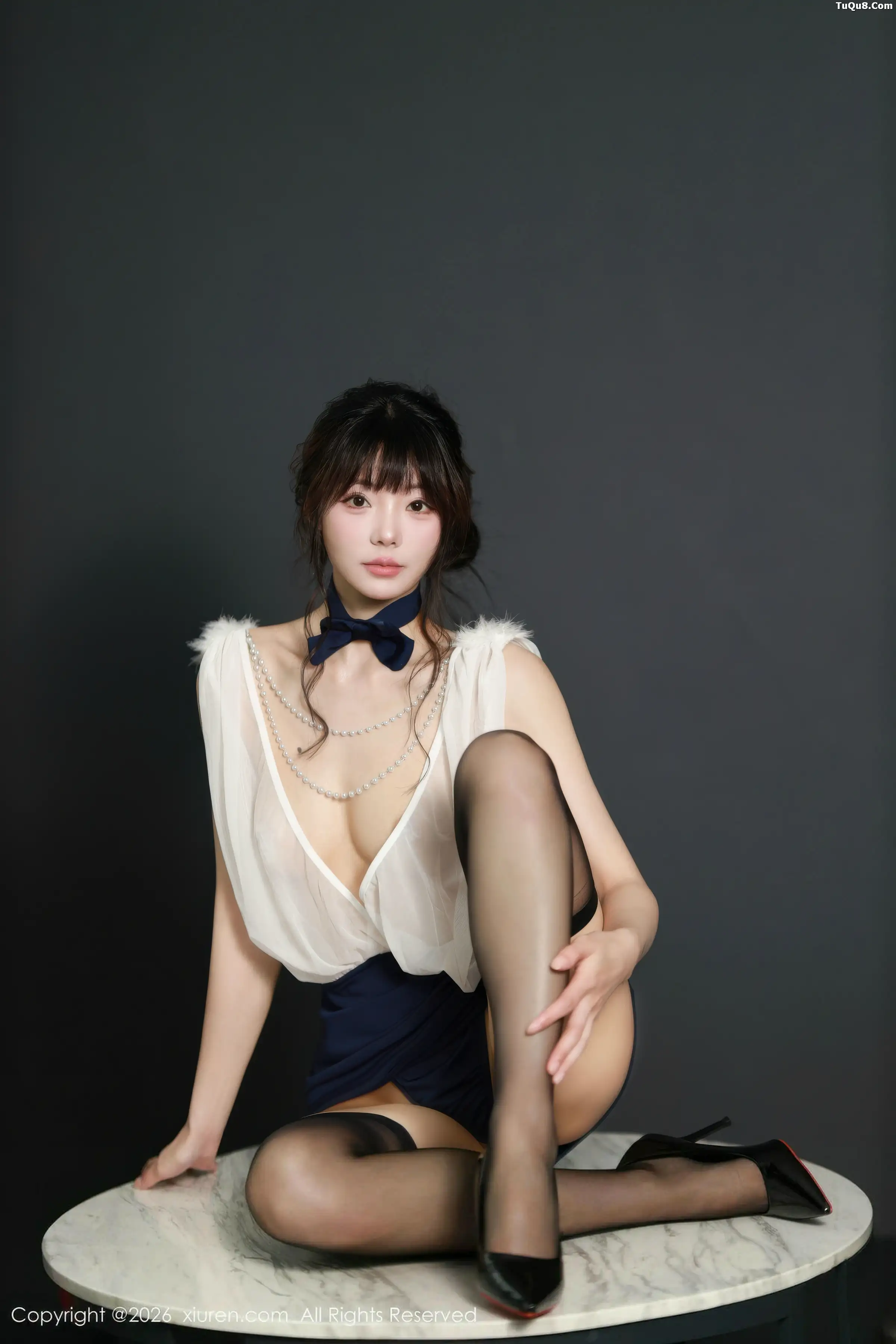 佘贝拉Bella性感薄纱上衣配黑短裙露超薄黑丝迷人绝美写真 第 28 张