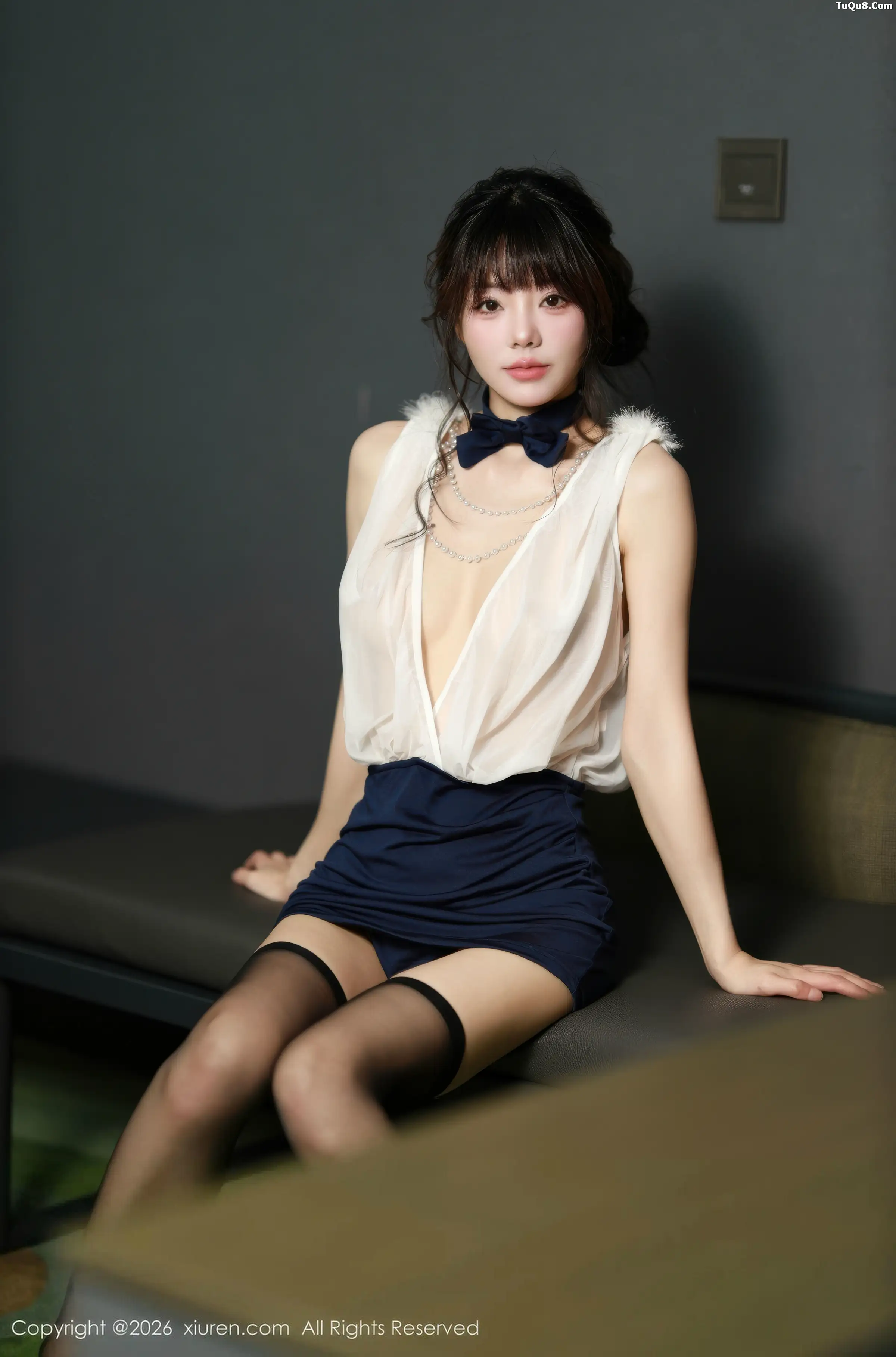 佘贝拉Bella性感薄纱上衣配黑短裙露超薄黑丝迷人绝美写真 第 36 张