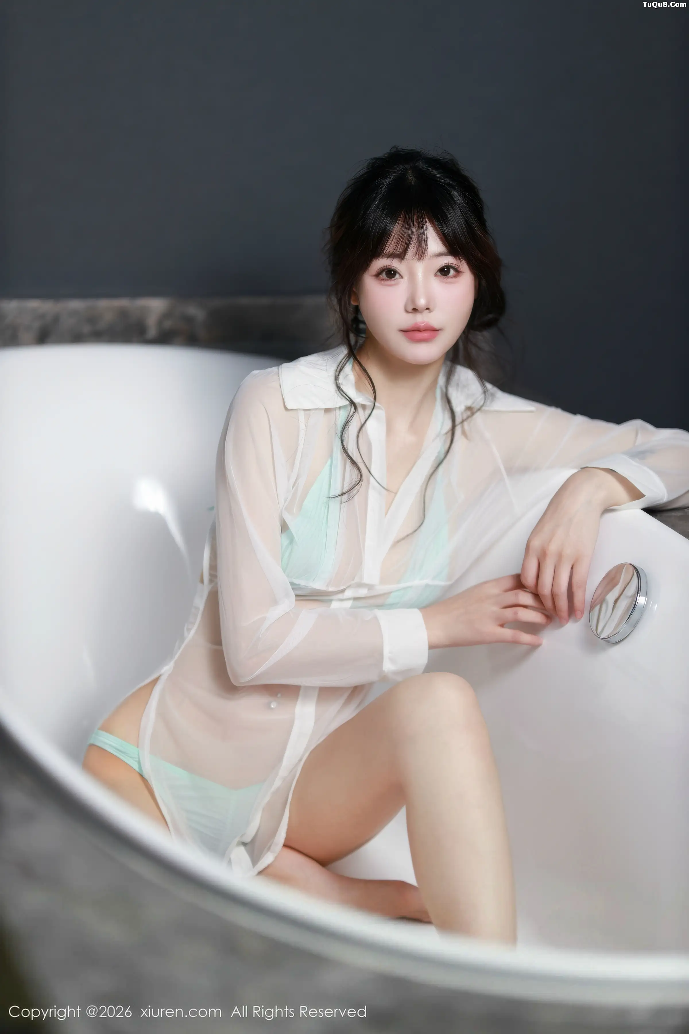 佘贝拉Bella性感薄纱上衣配黑短裙露超薄黑丝迷人绝美写真 第 59 张