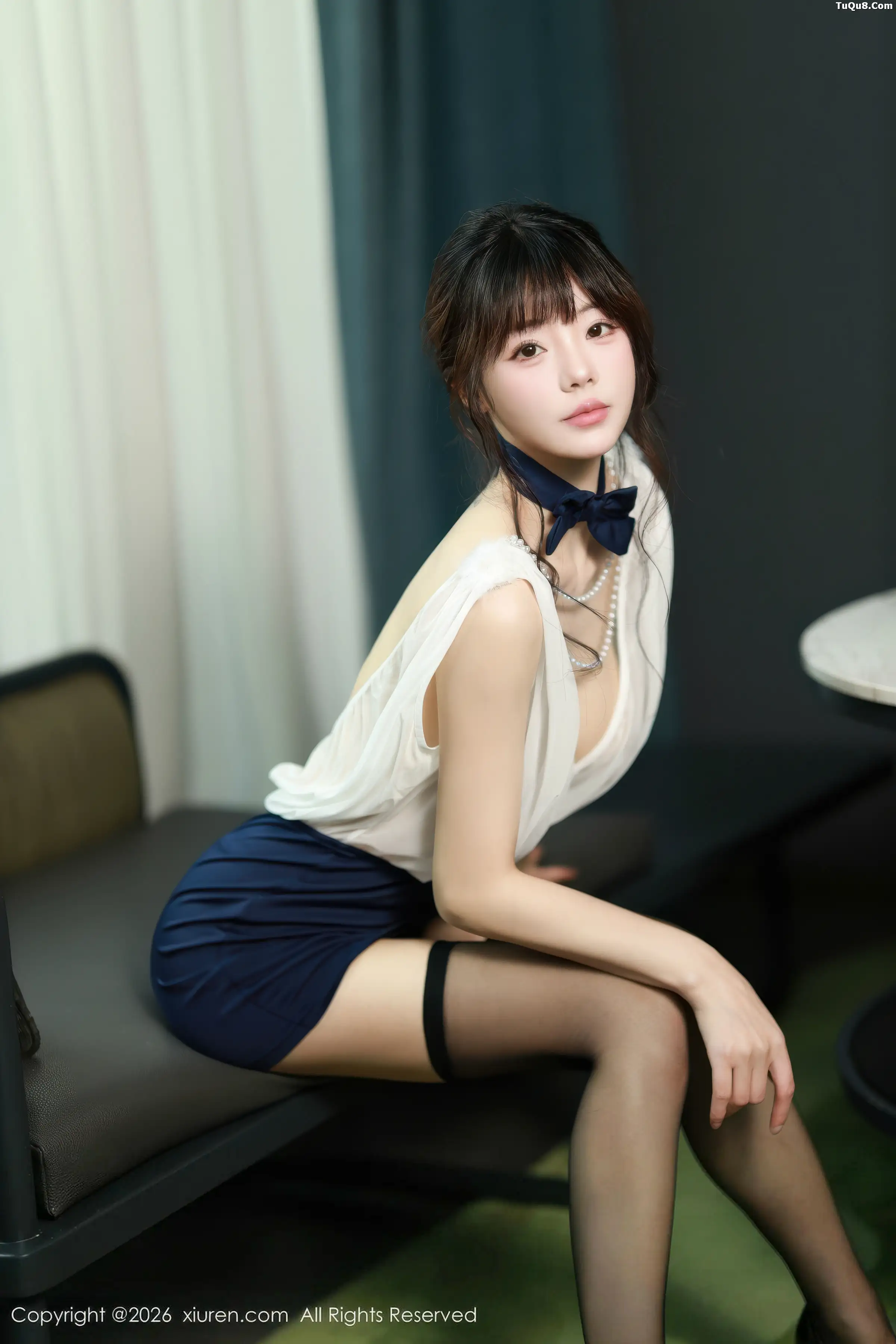 佘贝拉Bella性感薄纱上衣配黑短裙露超薄黑丝迷人绝美写真 第 7 张