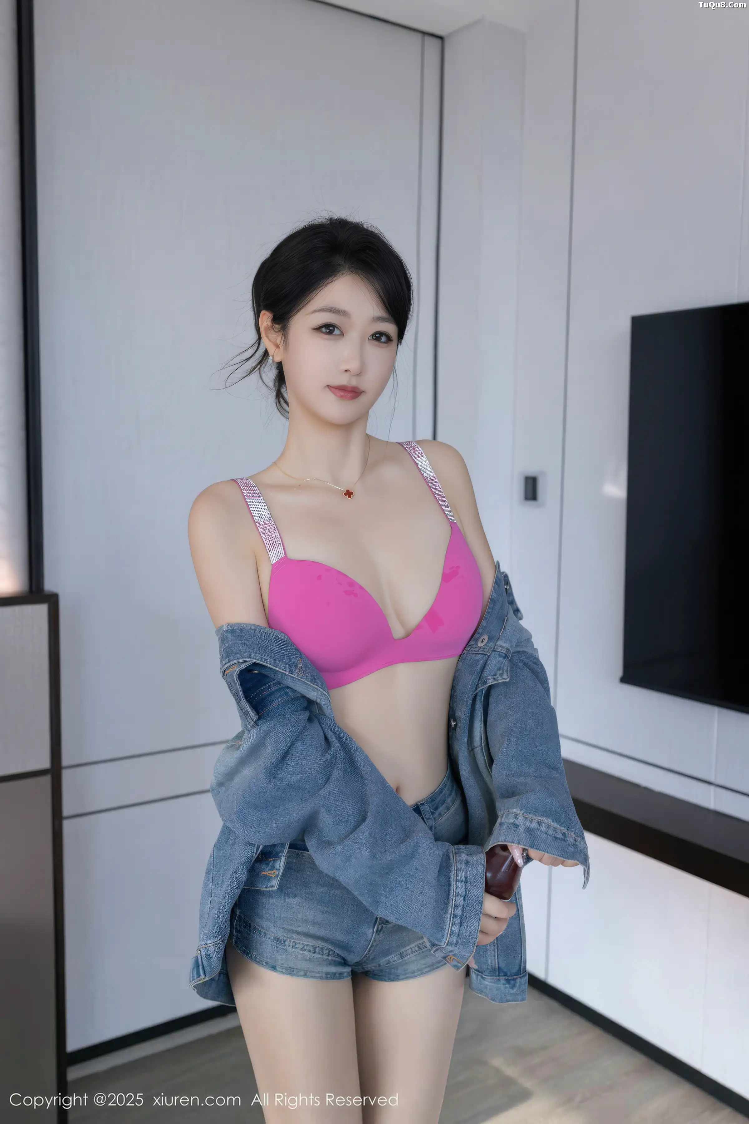 唐安琪性感牛仔套装露粉红内衣配开档黑丝秀翘臀美腿绝美写真 第 14 张