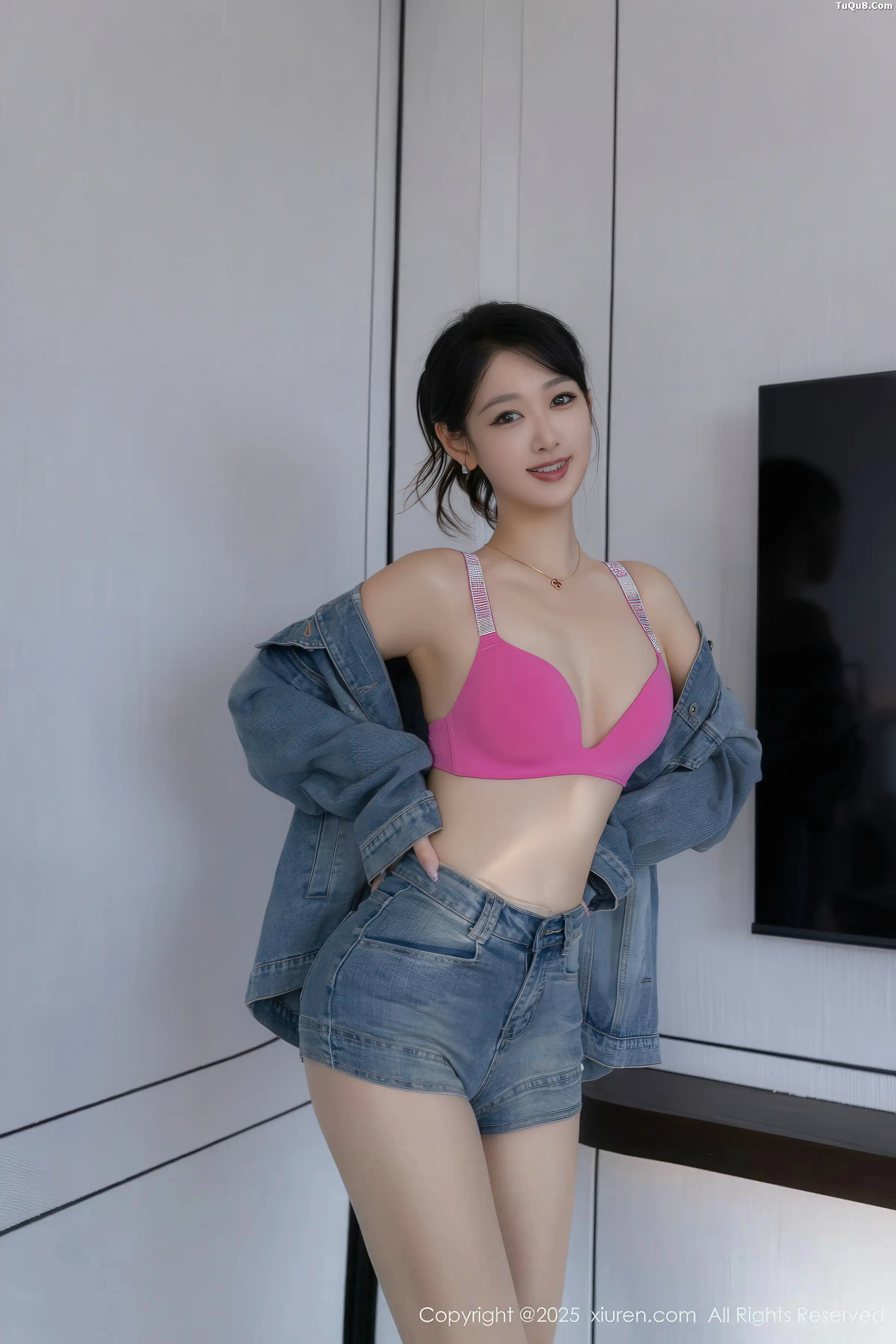 唐安琪性感牛仔套装露粉红内衣配开档黑丝秀翘臀美腿绝美写真 第 7 张