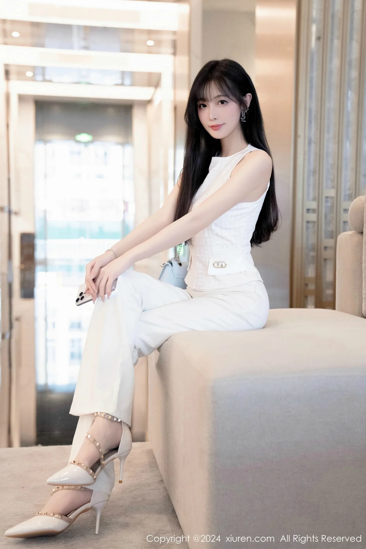 林星阑性感白上衣配简约长裤露白色内衣秀曼妙身姿绝美写真 第 22 张