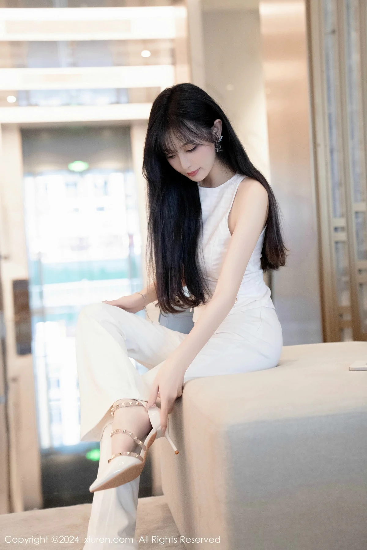 林星阑性感白上衣配简约长裤露白色内衣秀曼妙身姿绝美写真 第 27 张