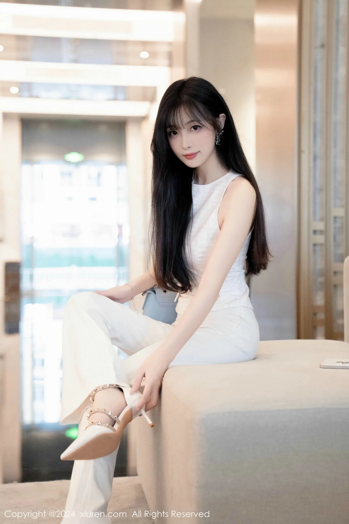 林星阑性感白上衣配简约长裤露白色内衣秀曼妙身姿绝美写真 第 29 张