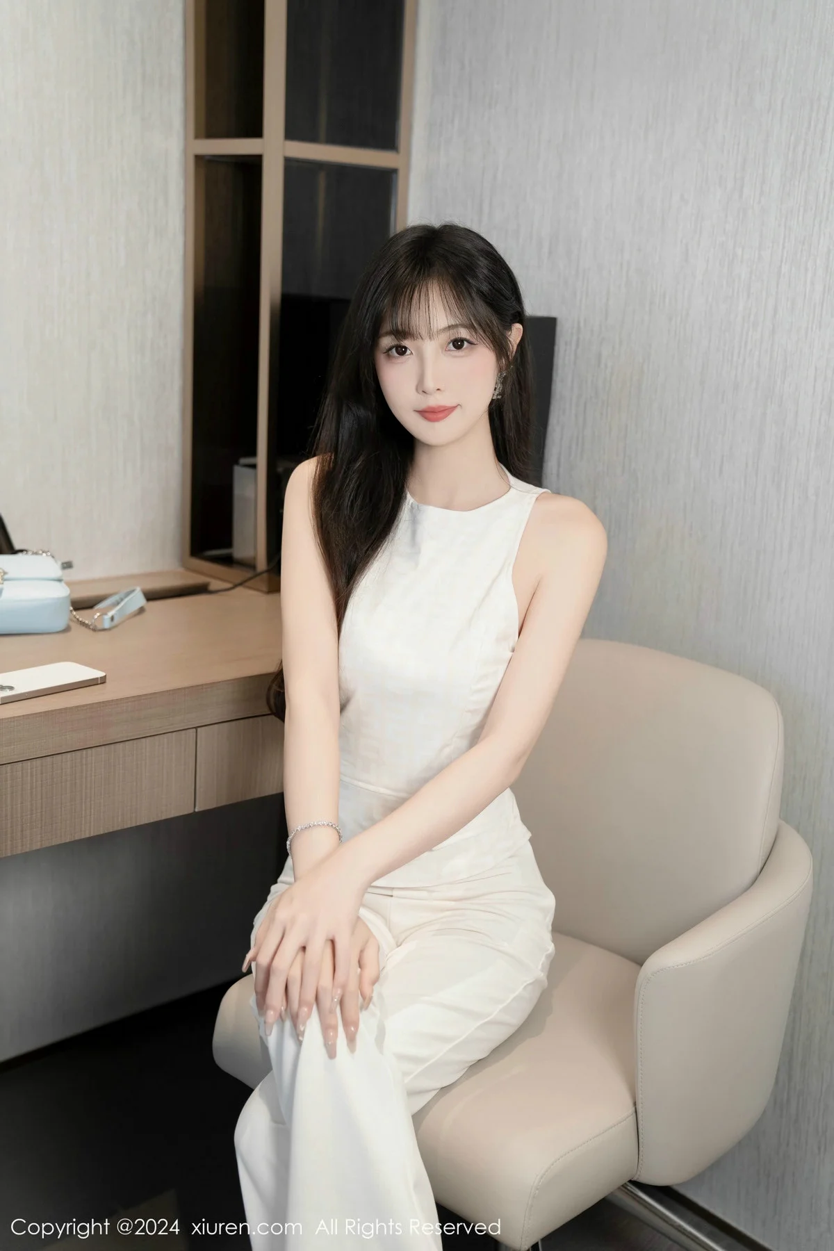 林星阑性感白上衣配简约长裤露白色内衣秀曼妙身姿绝美写真 第 52 张