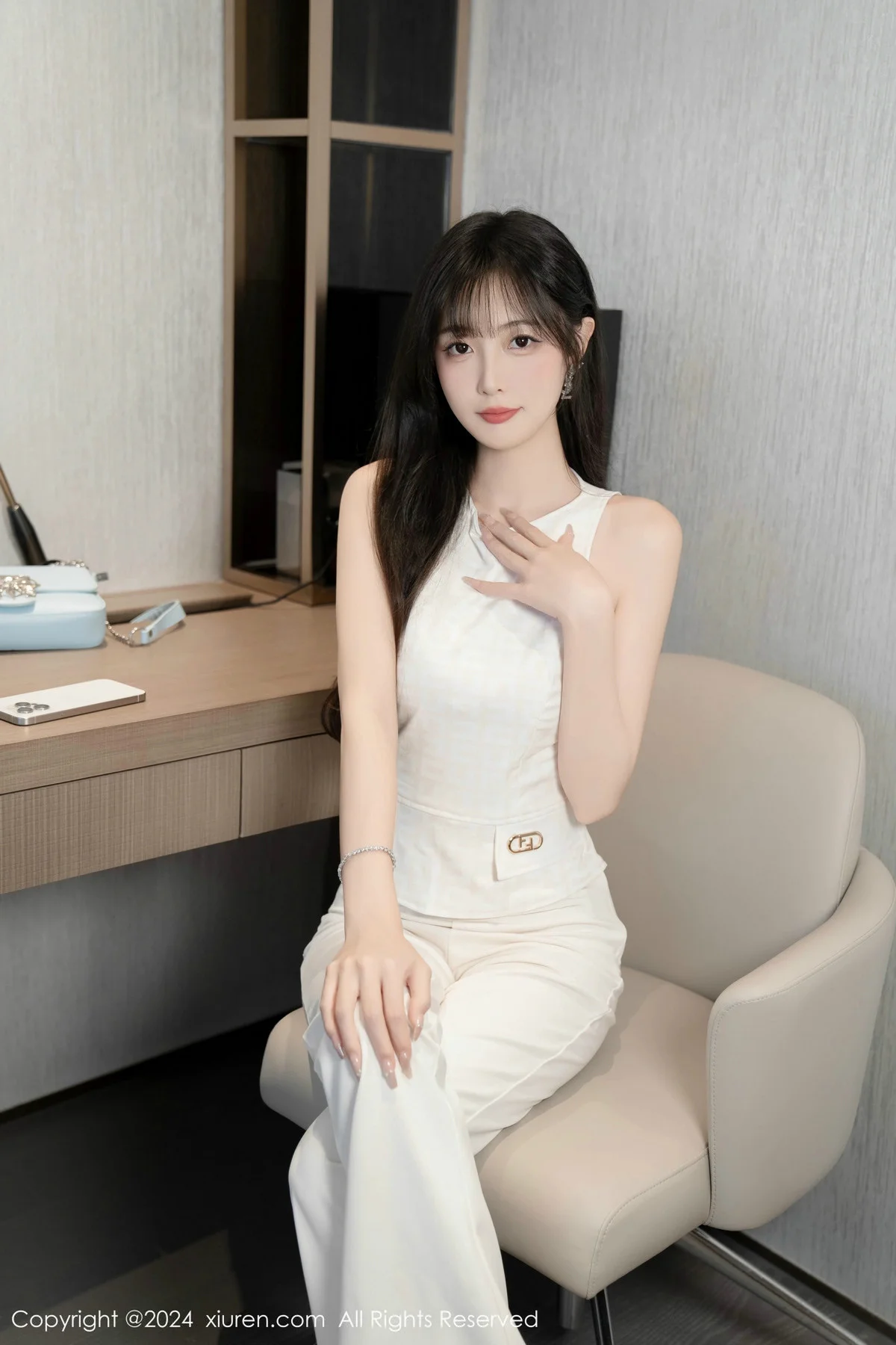 林星阑性感白上衣配简约长裤露白色内衣秀曼妙身姿绝美写真 第 53 张