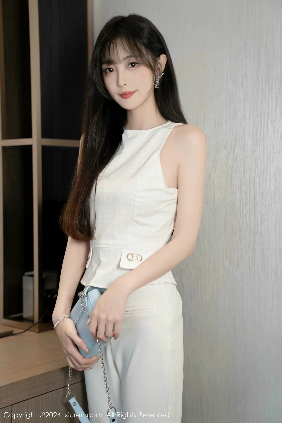 林星阑性感白上衣配简约长裤露白色内衣秀曼妙身姿绝美写真 第 56 张
