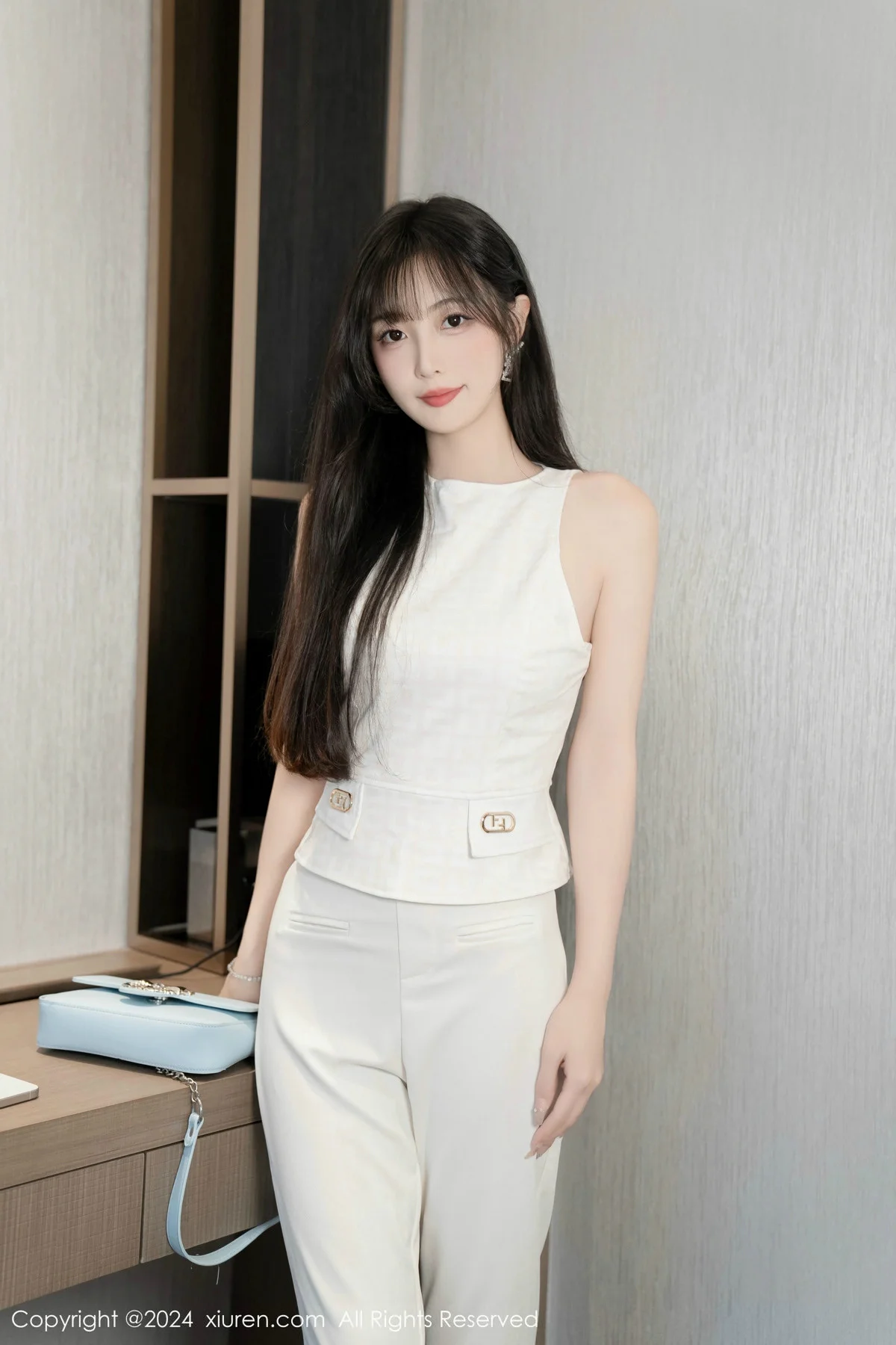 林星阑性感白上衣配简约长裤露白色内衣秀曼妙身姿绝美写真 第 58 张