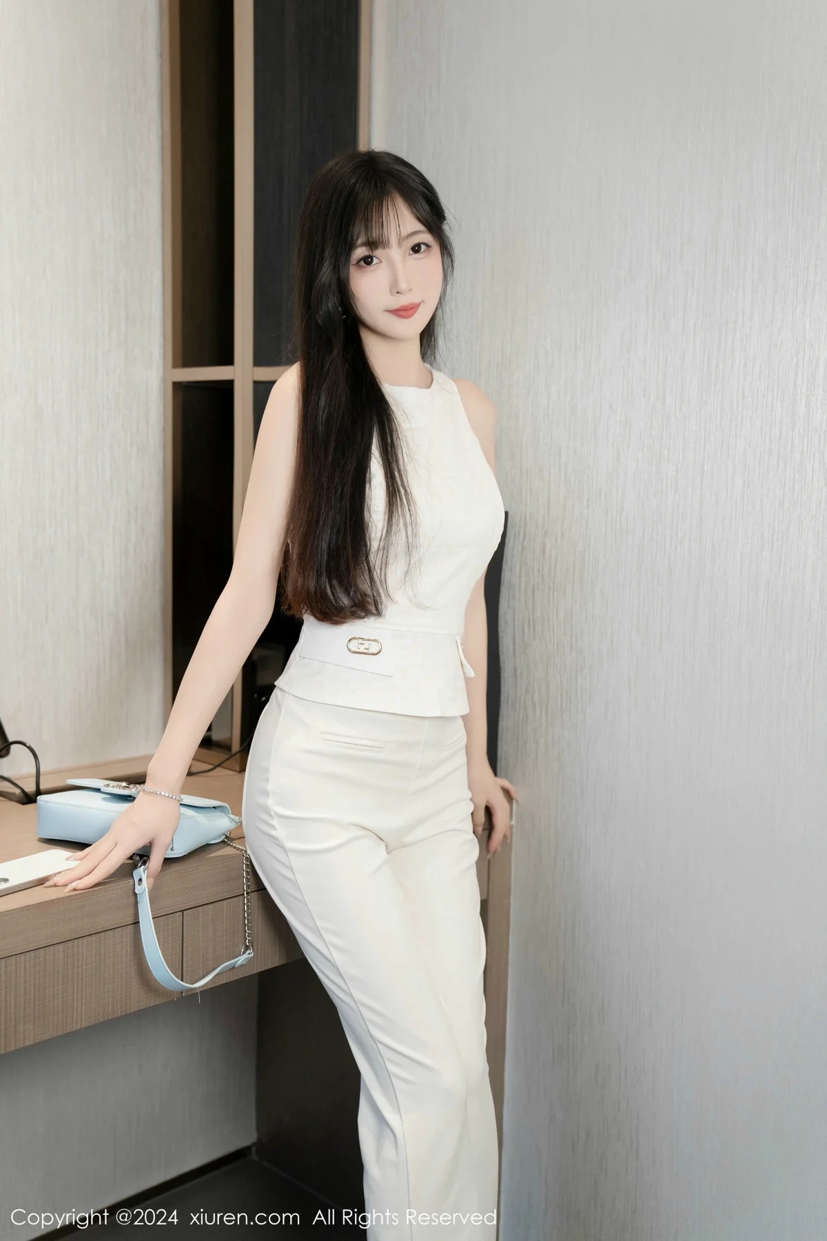 林星阑性感白上衣配简约长裤露白色内衣秀曼妙身姿绝美写真 第 61 张