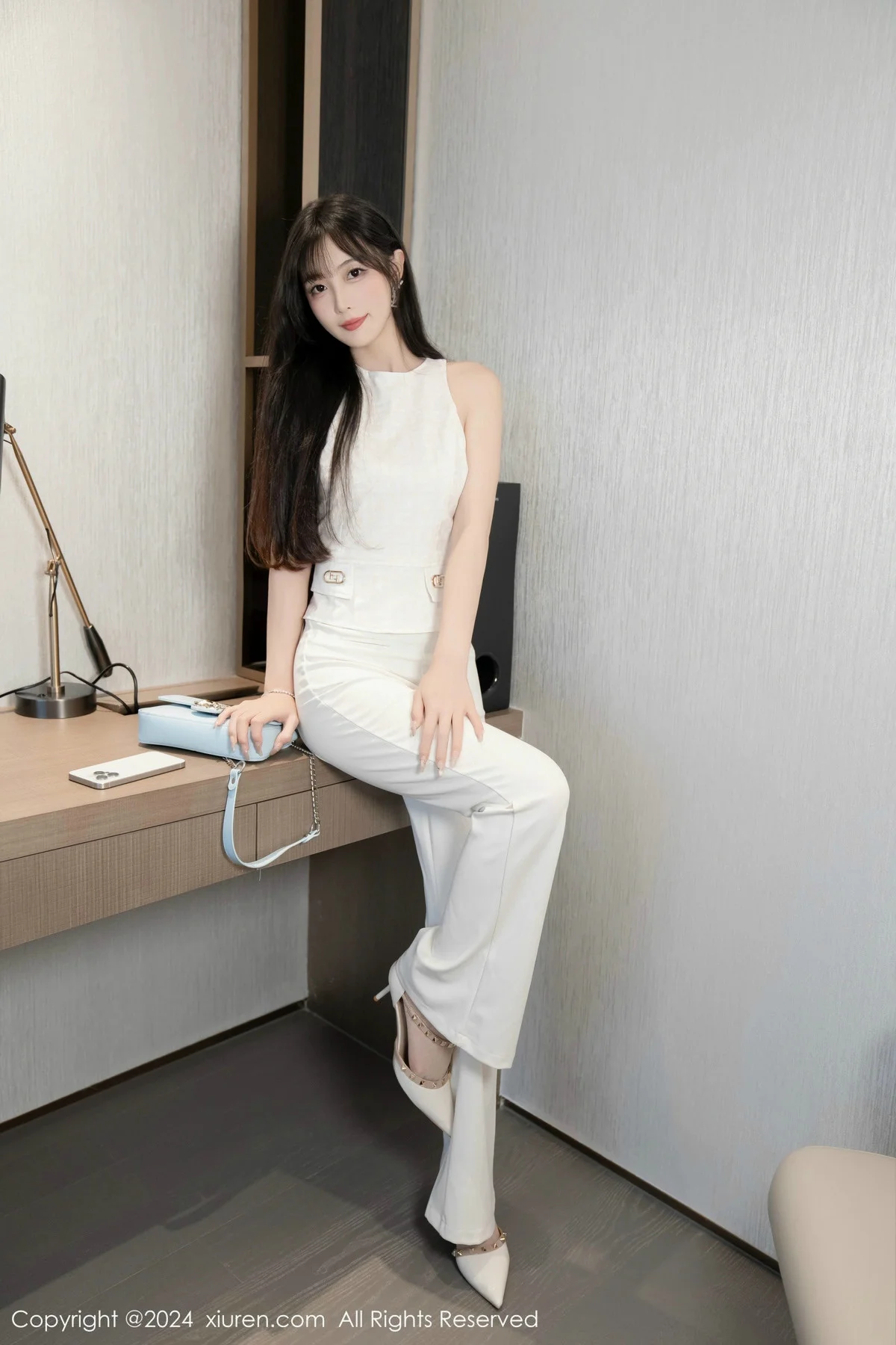 林星阑性感白上衣配简约长裤露白色内衣秀曼妙身姿绝美写真 第 63 张
