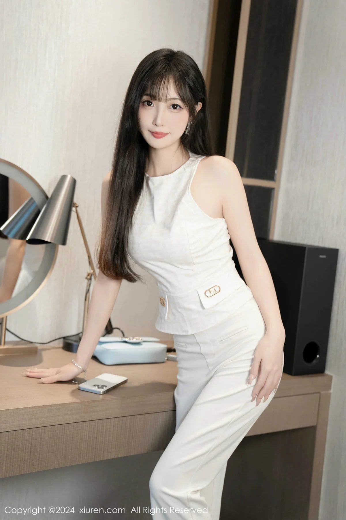 林星阑性感白上衣配简约长裤露白色内衣秀曼妙身姿绝美写真 第 69 张