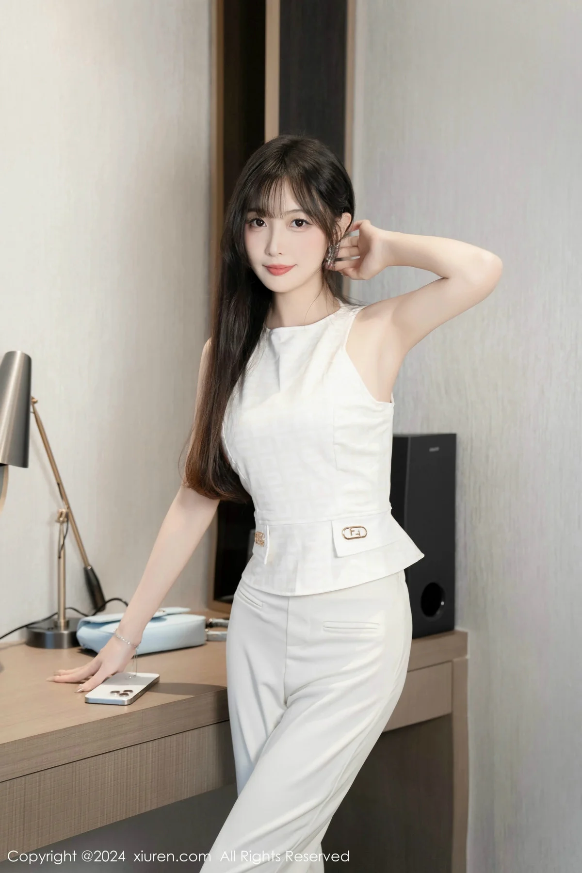 林星阑性感白上衣配简约长裤露白色内衣秀曼妙身姿绝美写真 第 71 张