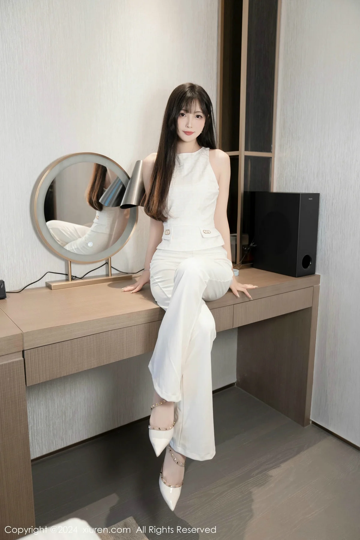 林星阑性感白上衣配简约长裤露白色内衣秀曼妙身姿绝美写真 第 73 张