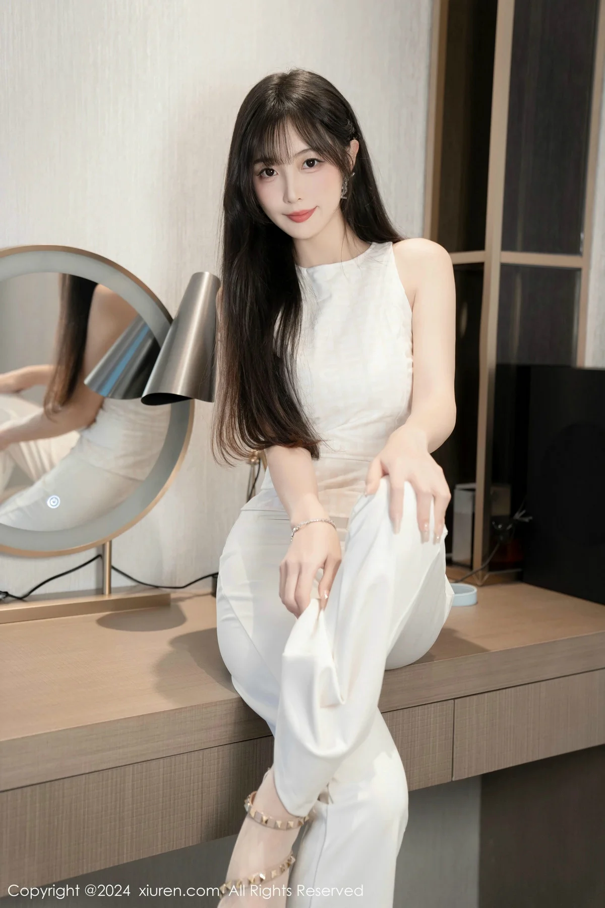林星阑性感白上衣配简约长裤露白色内衣秀曼妙身姿绝美写真 第 75 张