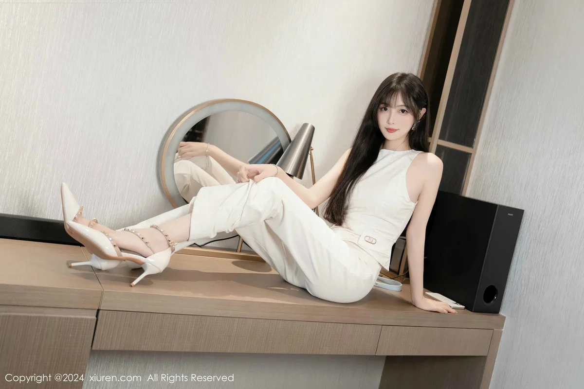 林星阑性感白上衣配简约长裤露白色内衣秀曼妙身姿绝美写真 第 79 张