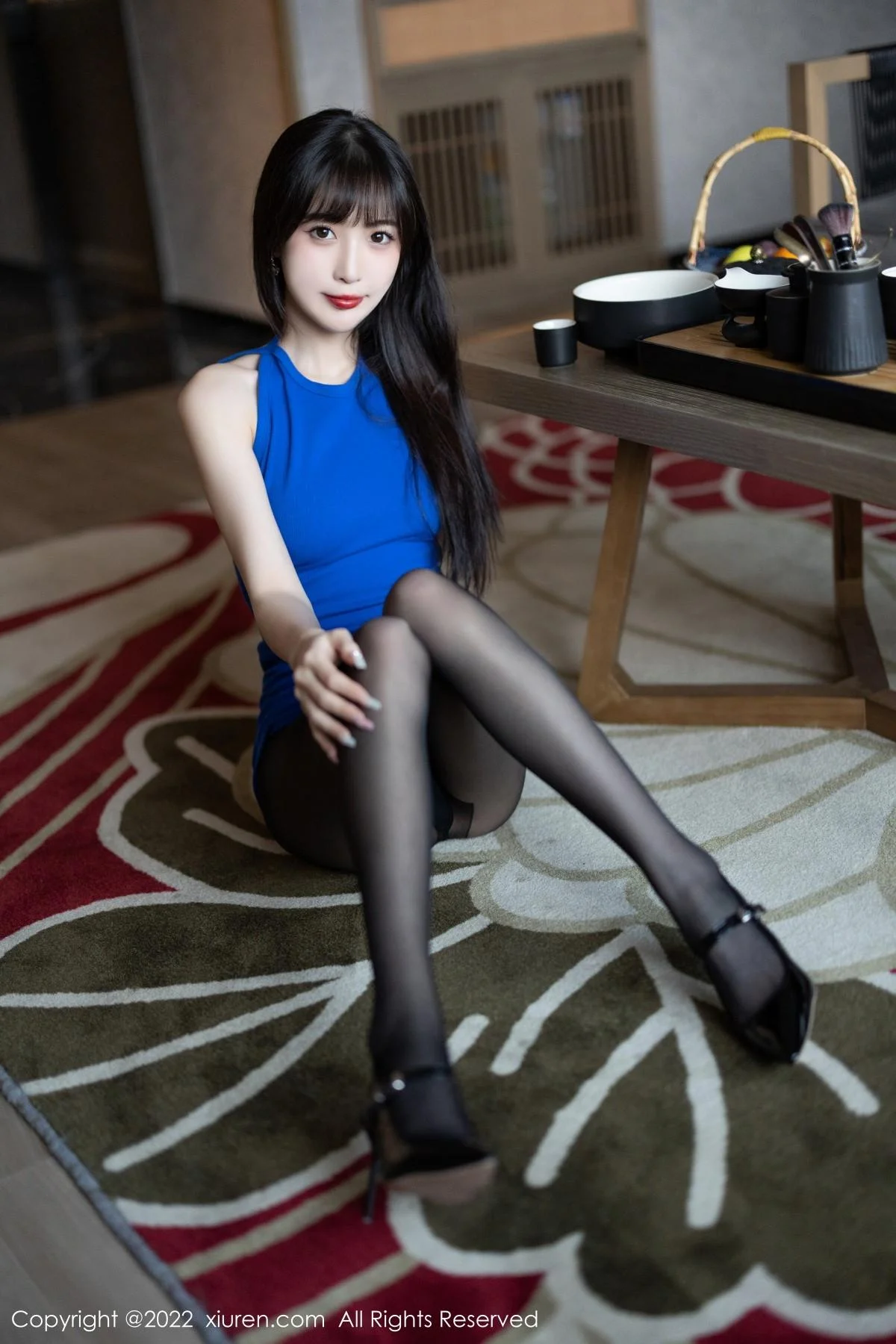 林星阑性感蓝色背带连衣短裙配超薄无内黑丝极致魅惑写真 第 16 张