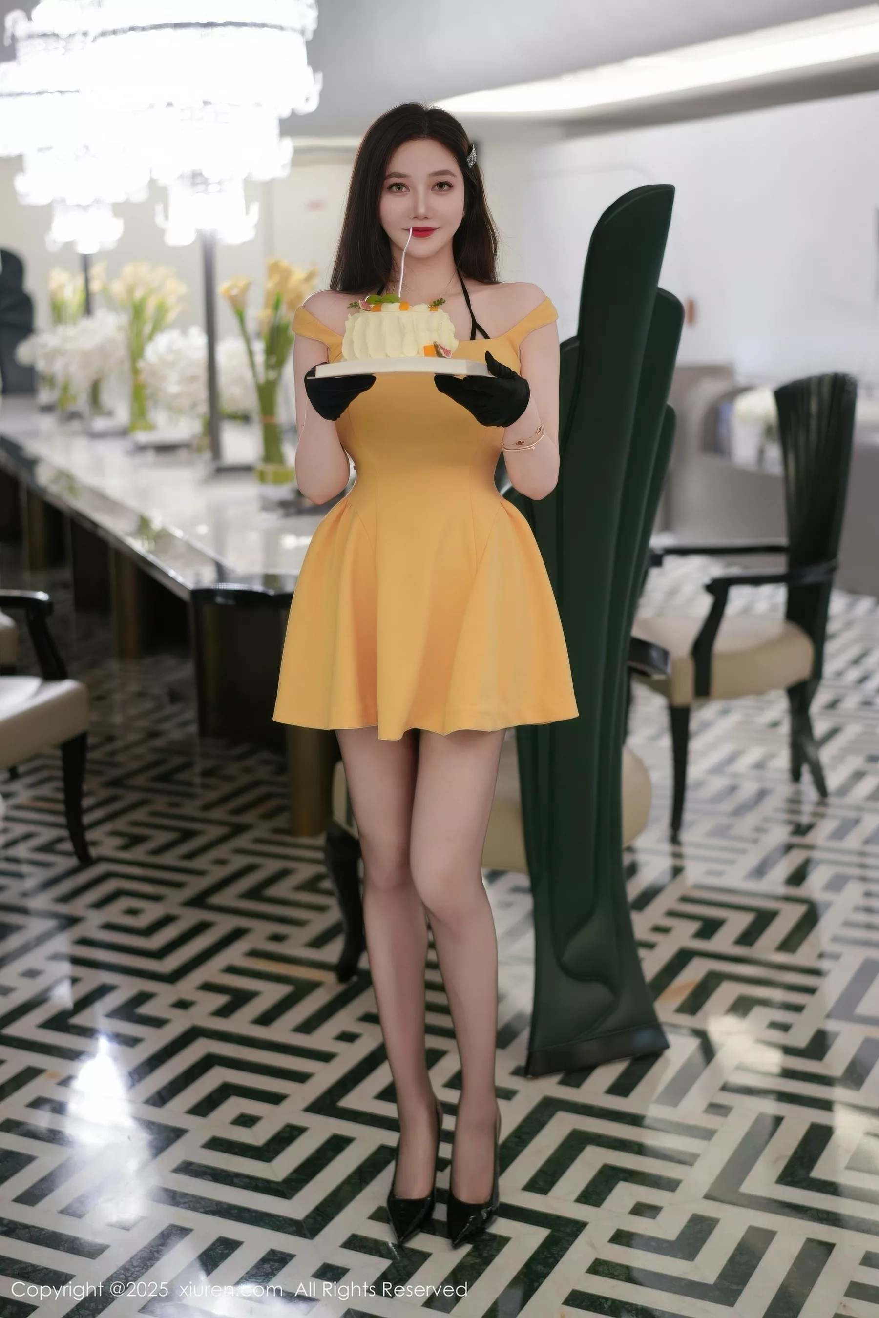 心妍小公主性感黑色情趣内衣配超薄黑丝秀惹火身材绝美写真 第 1 张