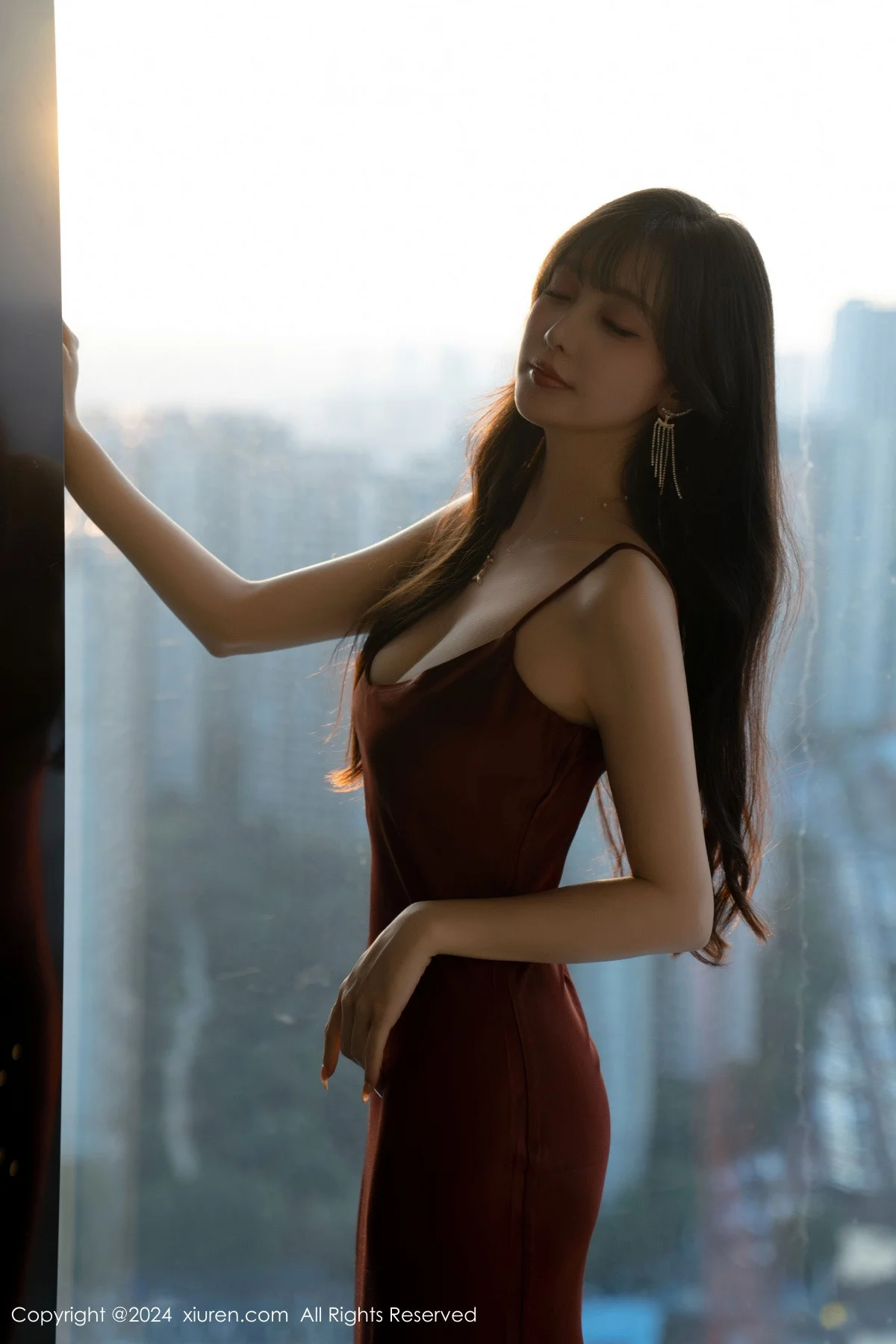 林星阑性感红色连衣长裙露黑色情趣内衣秀曼妙身姿绝美写真 第 1 张