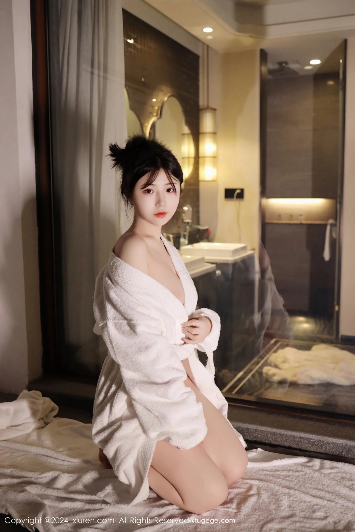 陈小花SPA场景性感白色浴袍秀油亮肌肤曼妙身姿绝美写真 第 6 张