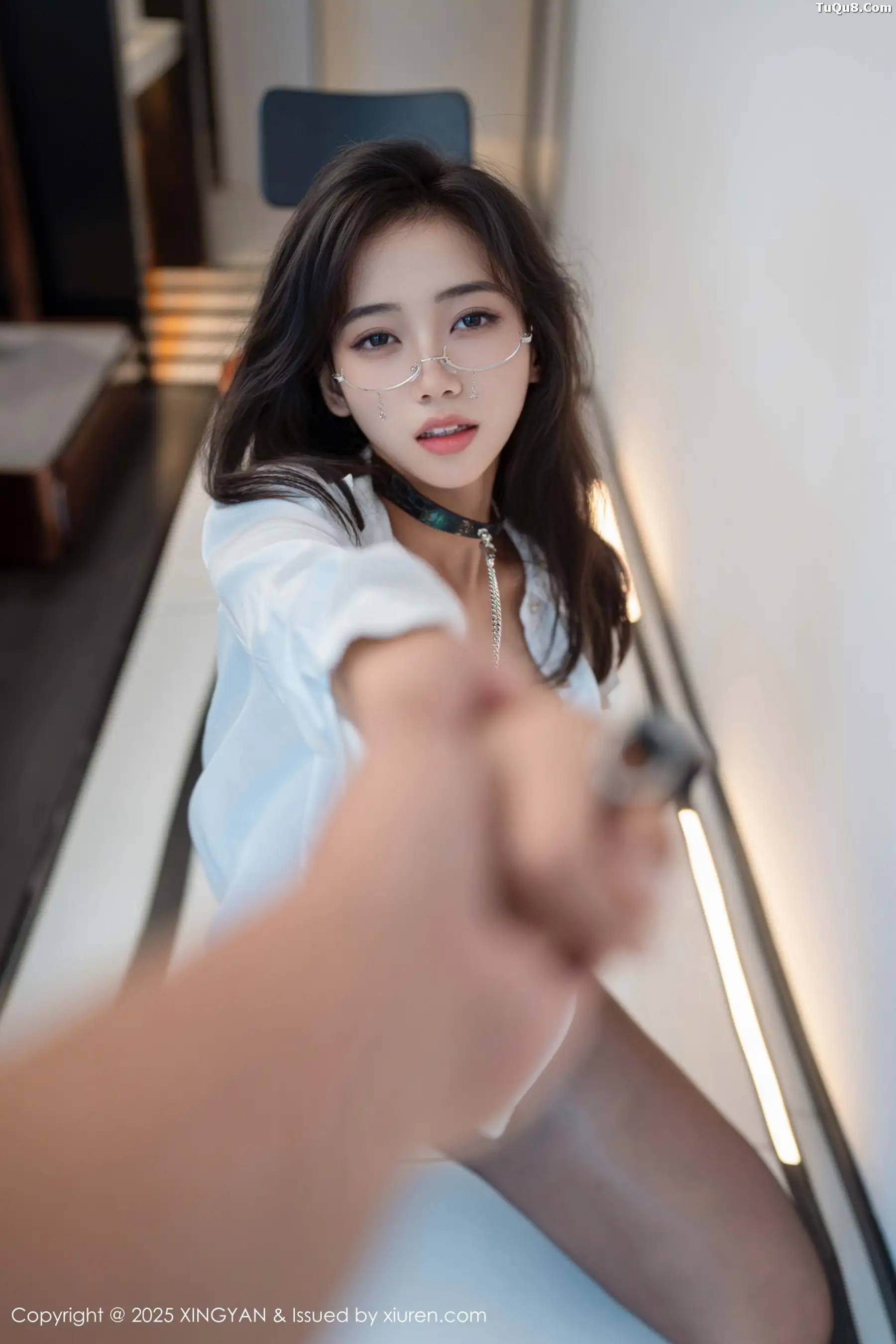 时安安性感白衬衫配黑短裙露超薄黑丝秀柔美身材绝美写真 第 54 张