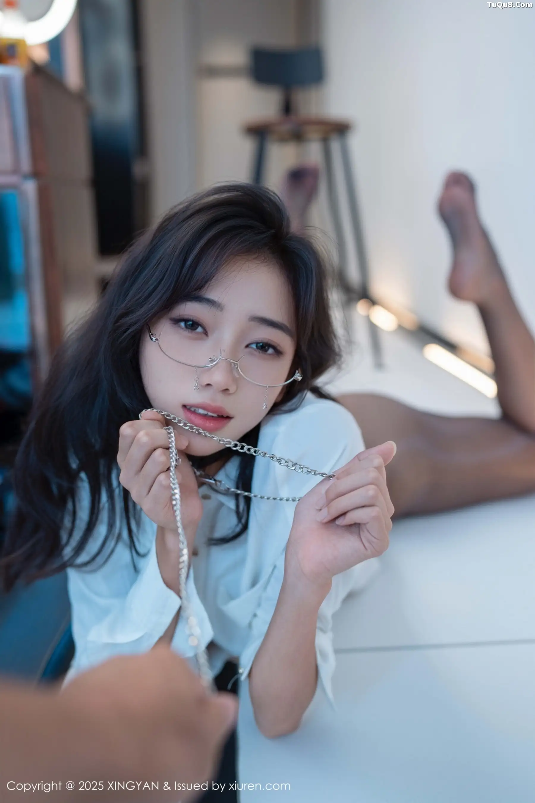 时安安性感白衬衫配黑短裙露超薄黑丝秀柔美身材绝美写真 第 64 张