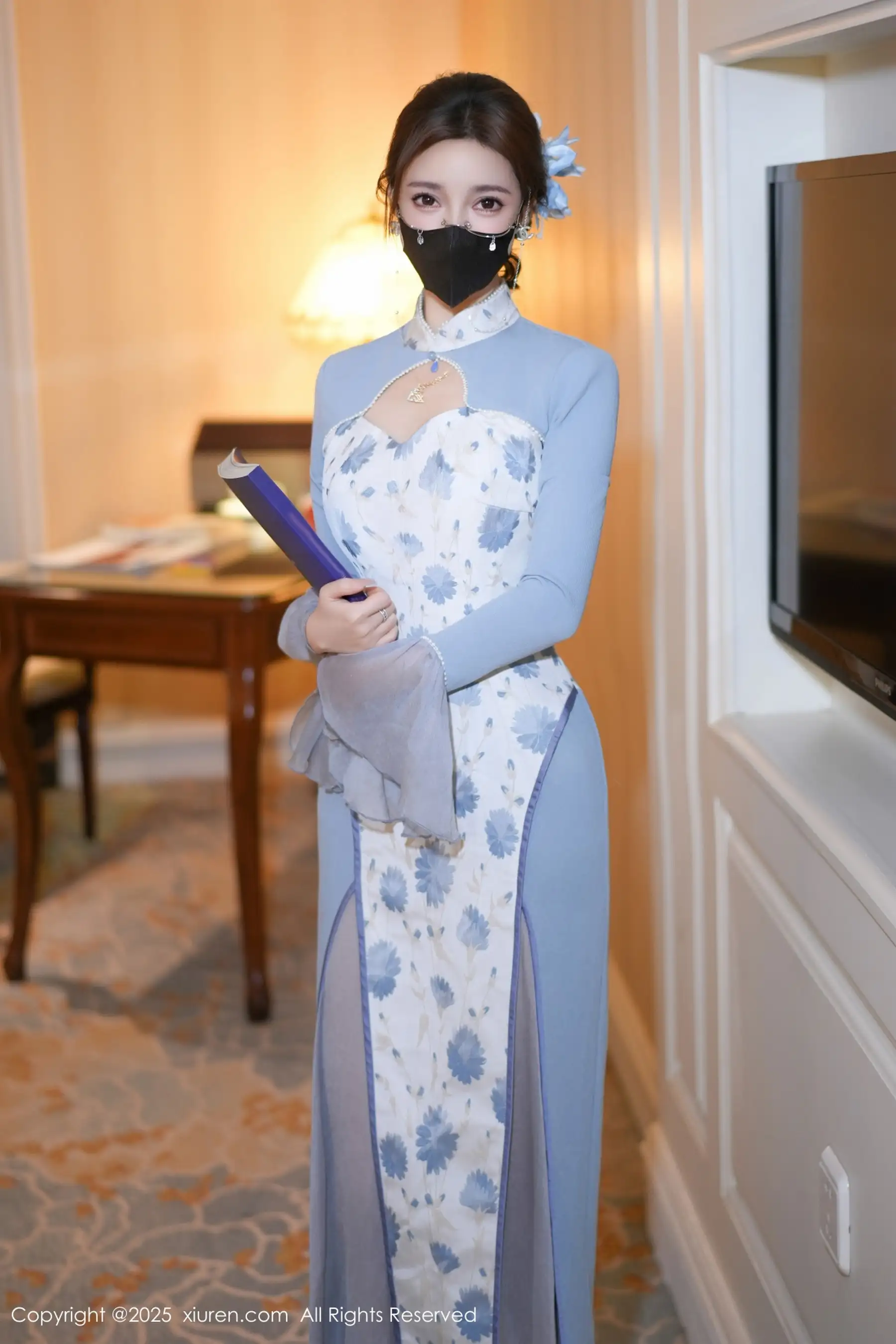 Twins-桃桃性感蓝色连衣裙露白色内衣秀曼妙身姿绝美写真 第 2 张