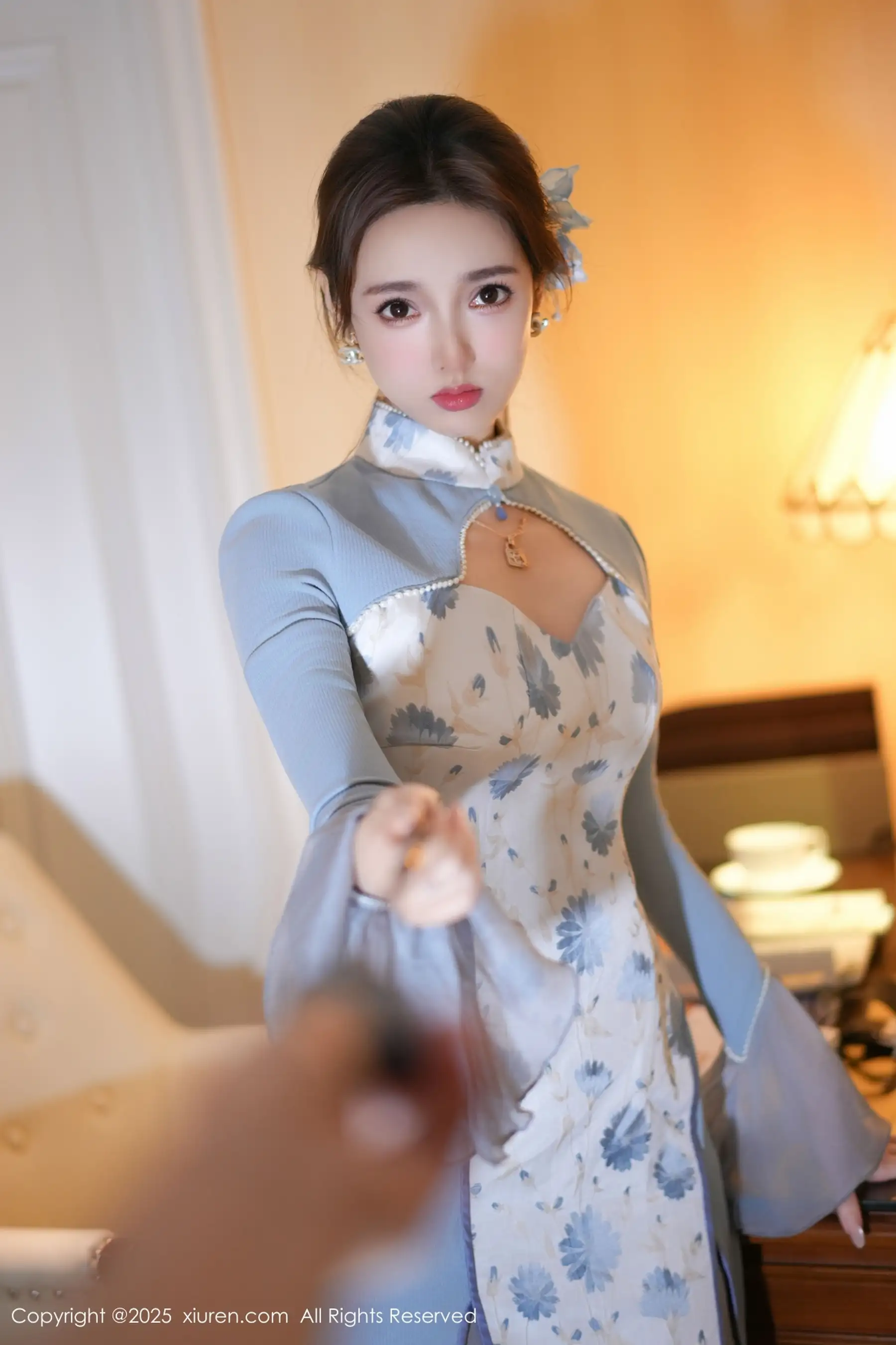 Twins-桃桃性感蓝色连衣裙露白色内衣秀曼妙身姿绝美写真 第 24 张