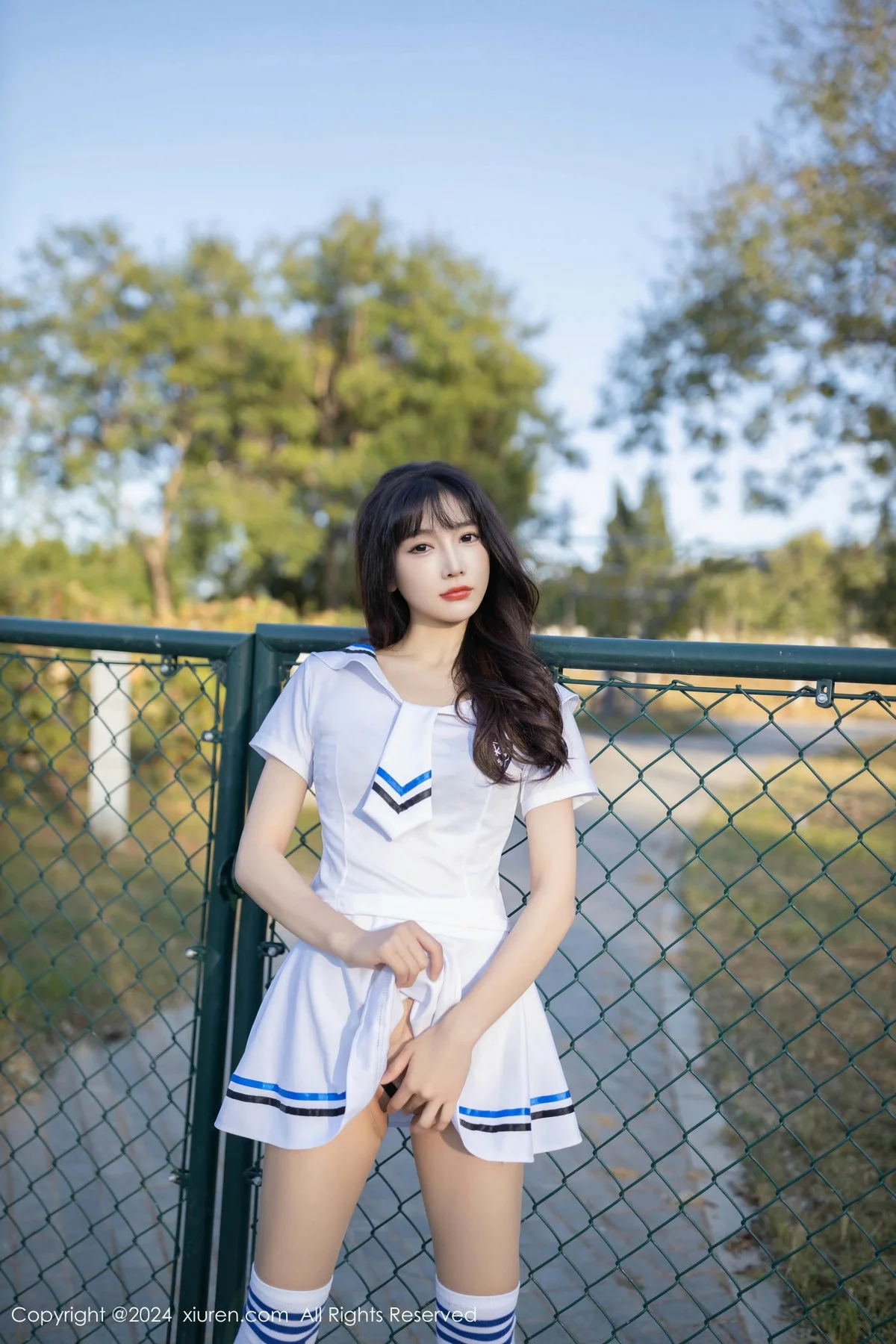 陆萱萱学生套装露黑色蕾丝内衣配开档肉丝秀完美身材绝美写真 第 13 张