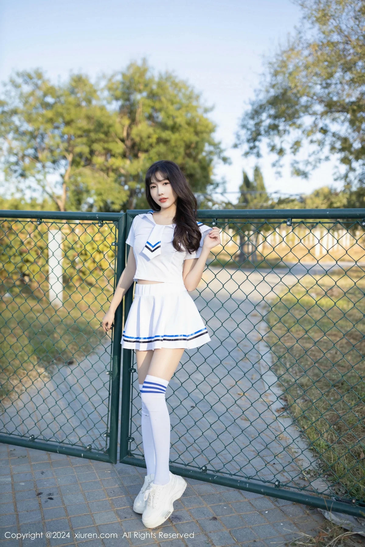 陆萱萱学生套装露黑色蕾丝内衣配开档肉丝秀完美身材绝美写真 第 9 张