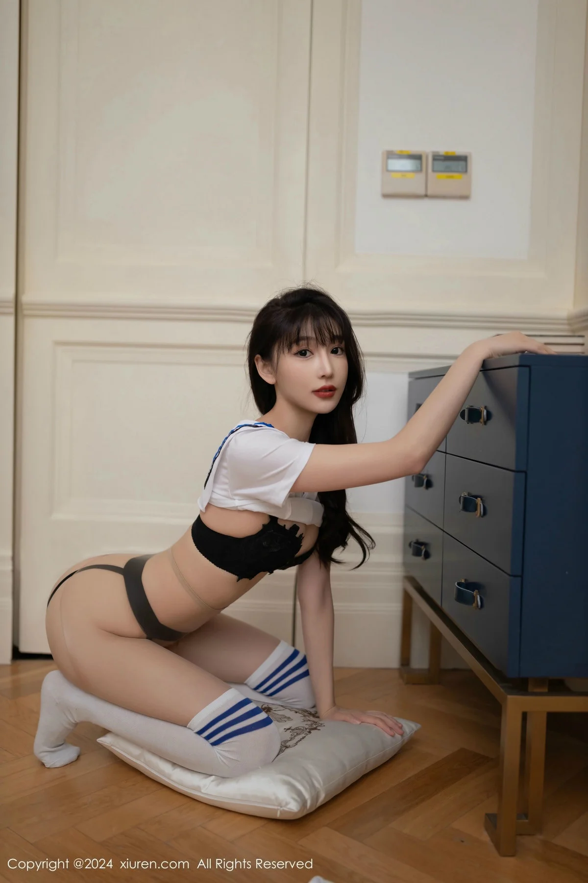 陆萱萱学生套装露黑色蕾丝内衣配开档肉丝秀完美身材绝美写真 第 98 张