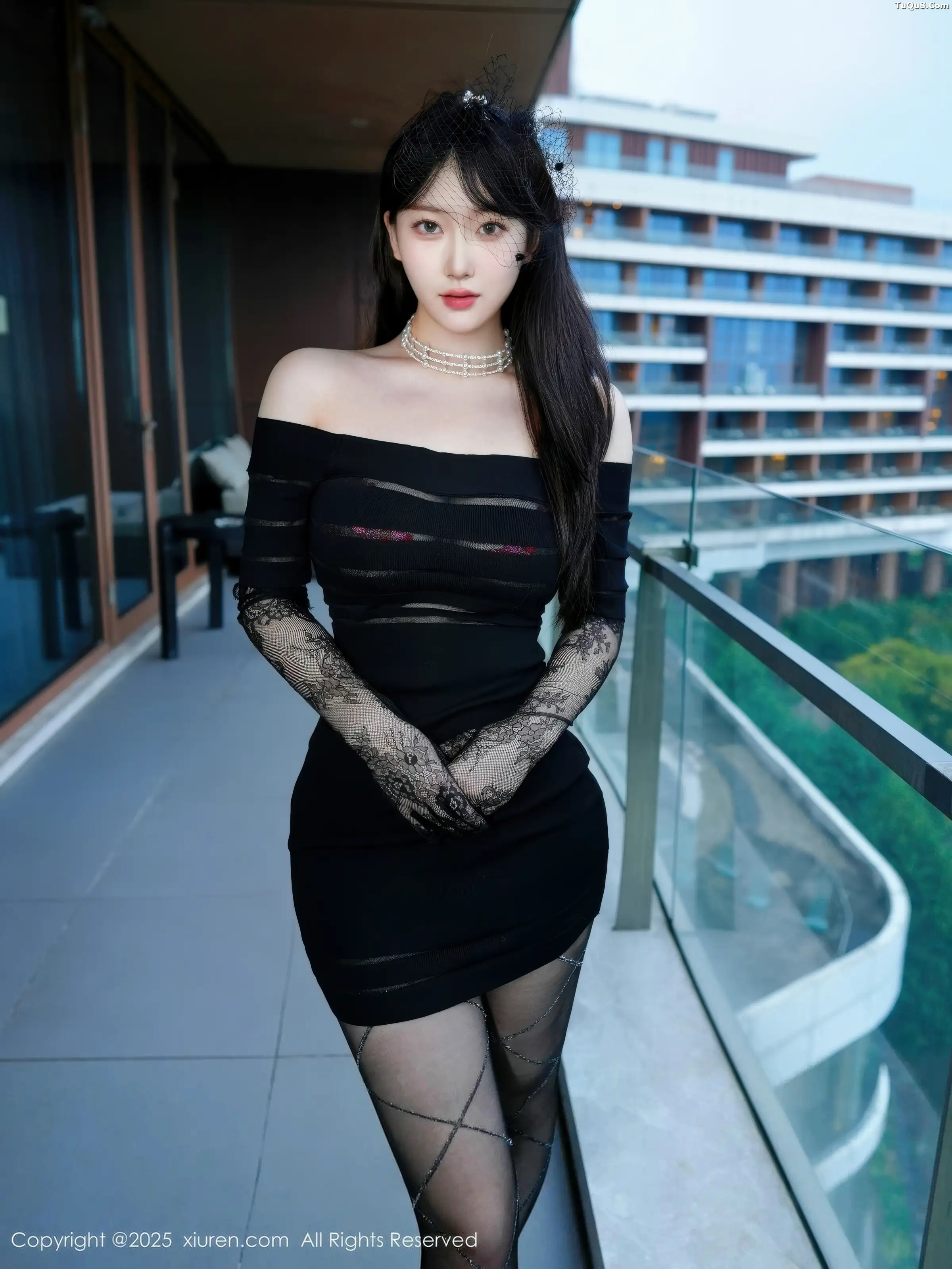 李沁恩lrene性感黑色包臀裙配超薄黑丝秀丰腴身材绝美写真 第 1 张