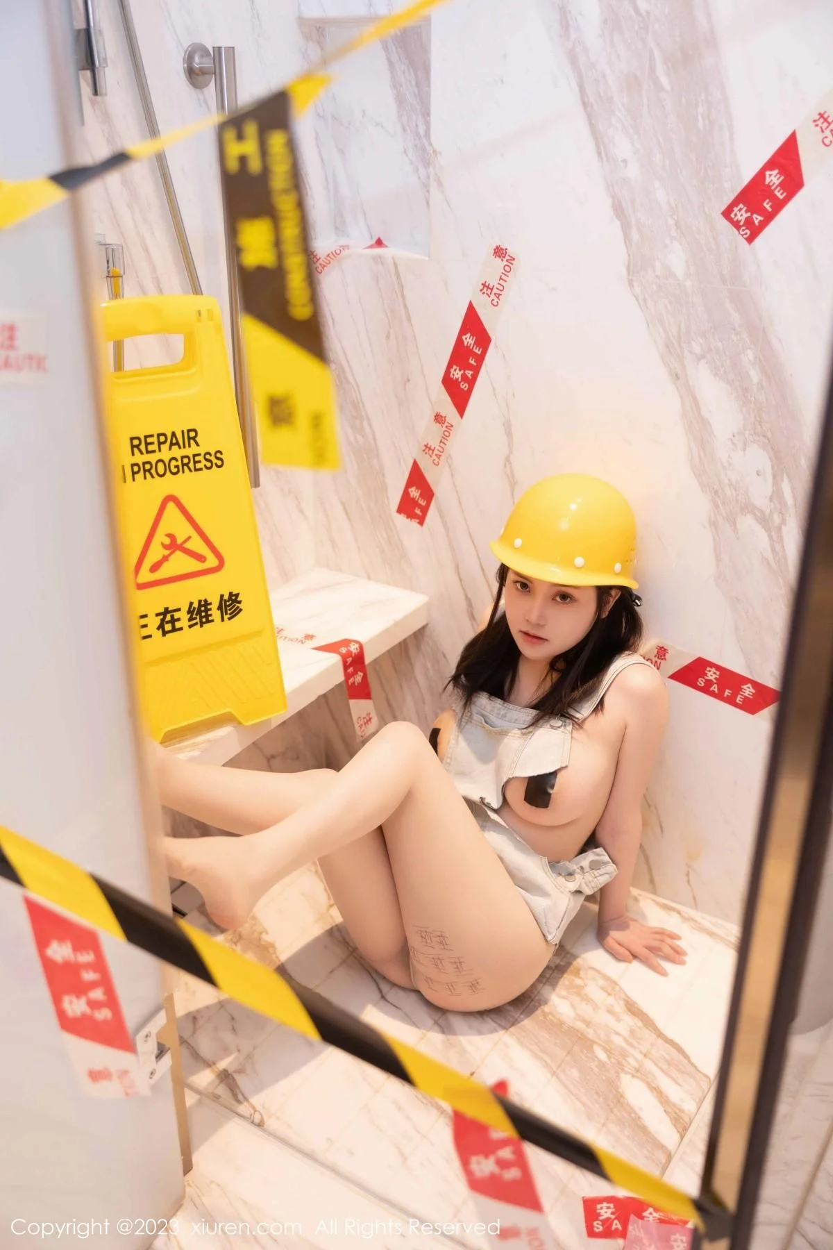 豆瓣酱性感维修工装扮超薄无内肉丝秀火辣身材绝美写真 第 36 张