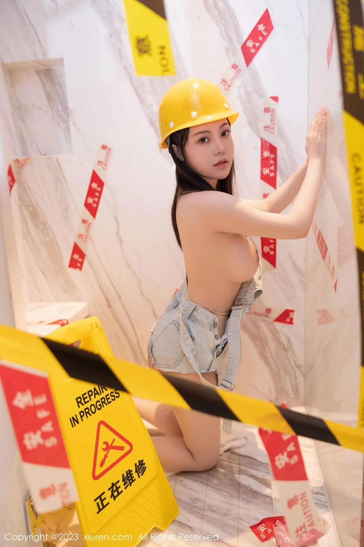 豆瓣酱性感维修工装扮超薄无内肉丝秀火辣身材绝美写真 第 41 张